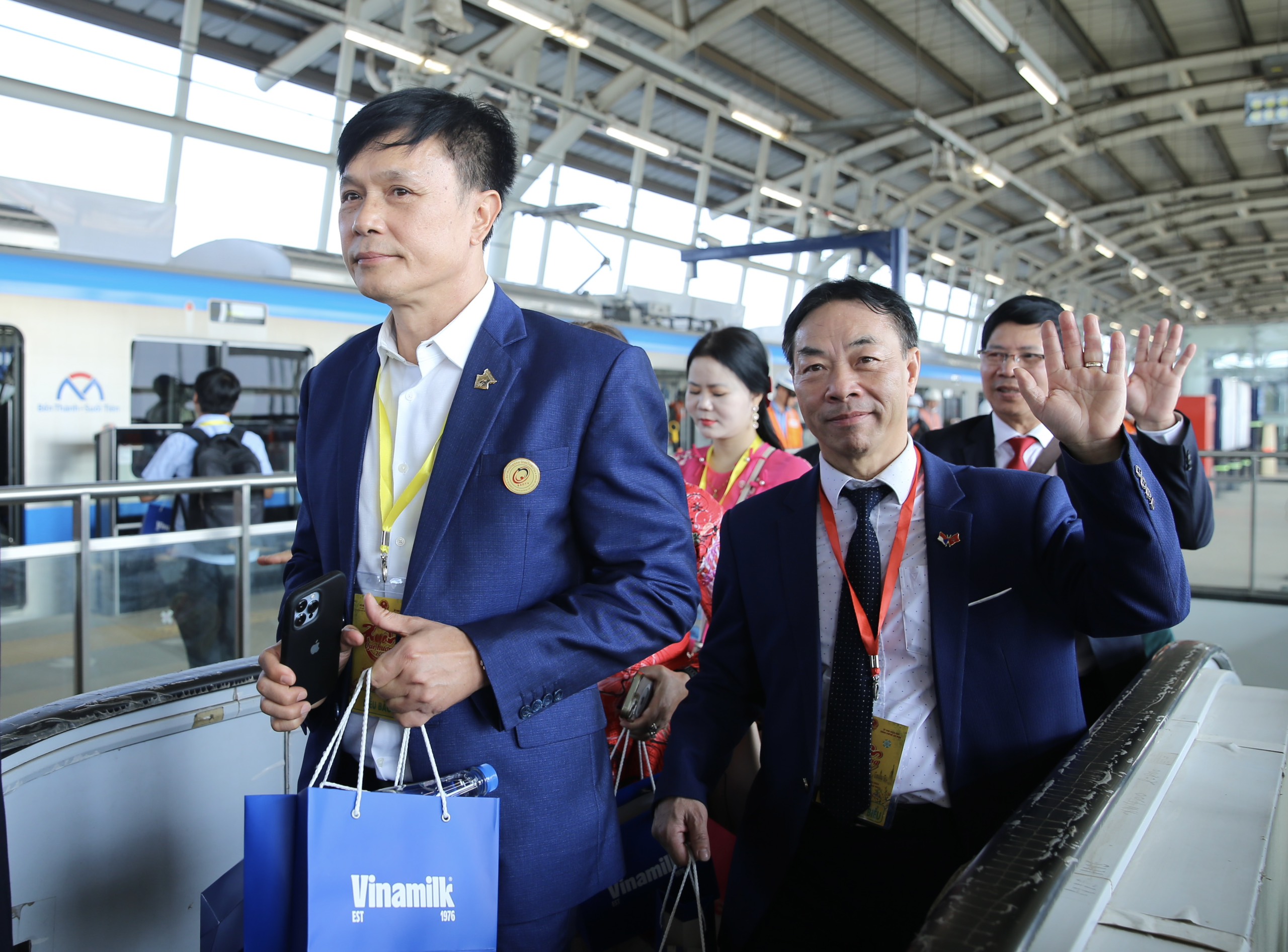 Kiều bào xúc động khi ngắm TP HCM từ tuyến metro số 1- Ảnh 4.