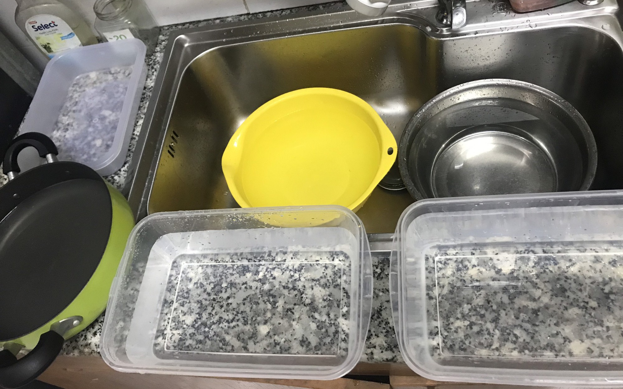 Hàng ngàn người trong chung cư ở TP HCM phập phồng vì cúp nước liên tục