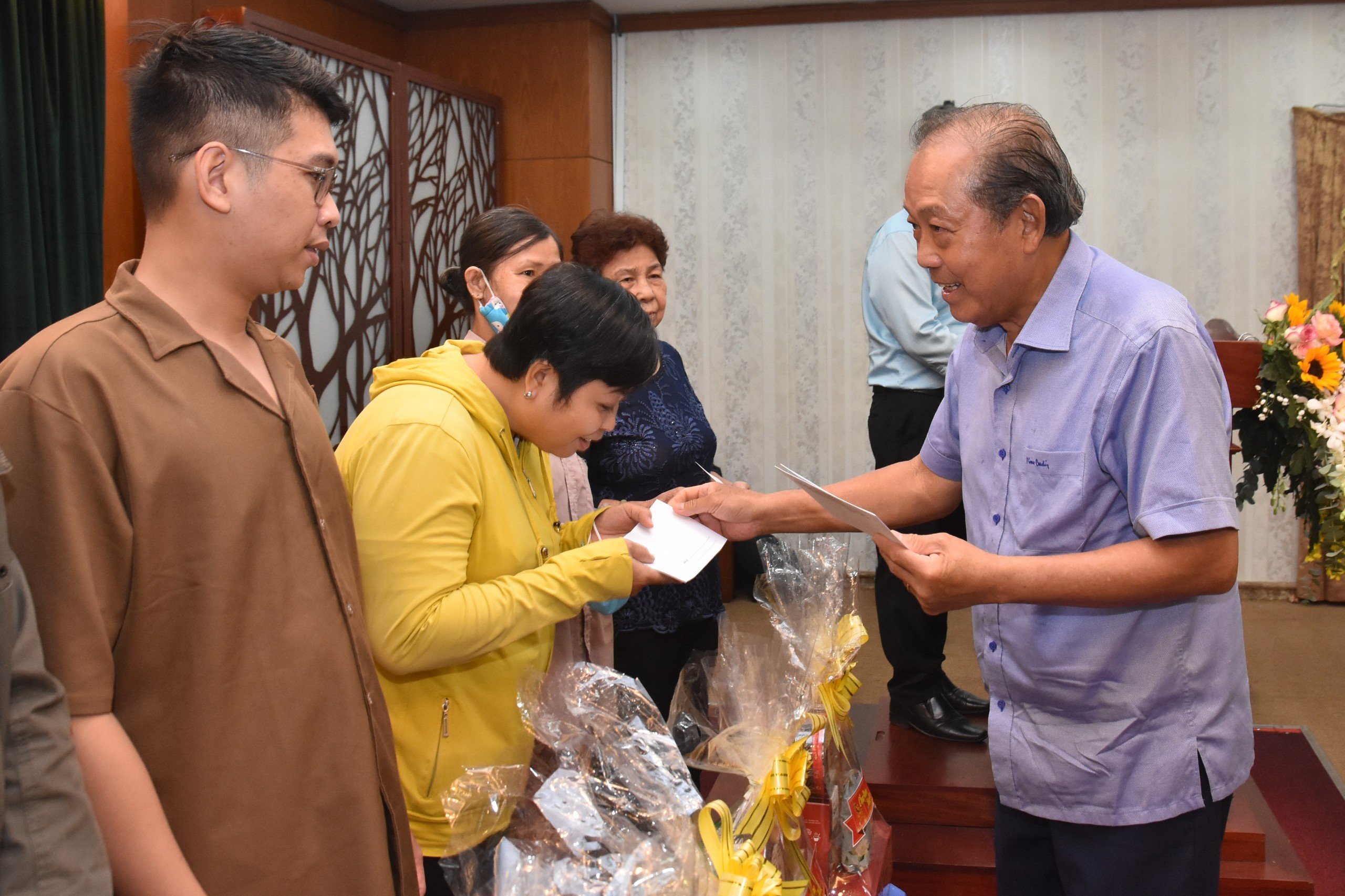 Mang Tết đến với đồng b&agrave;o d&acirc;n tộc thiểu số c&oacute; ho&agrave;n cảnh kh&oacute; khăn của TP HCM- Ảnh 7.