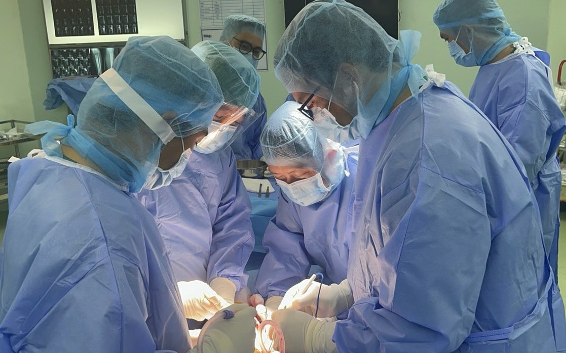 Lần đầu tại miền Tây thực hiện ca phẫu thuật khớp gối rất khó