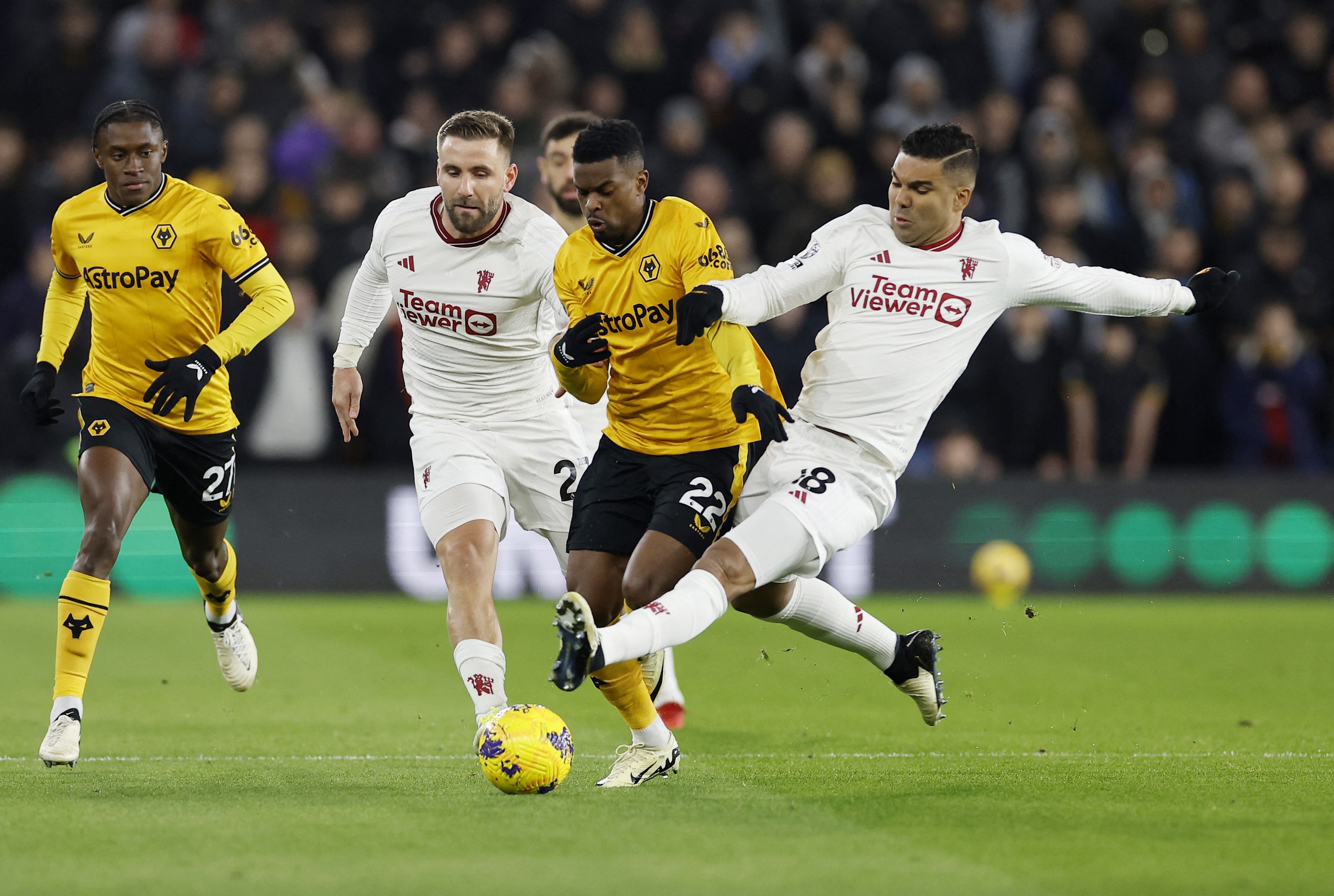 Rượt đuổi nghẹt thở, Man United hạ chủ nh&agrave; Wolverhampton ph&uacute;t 90+7- Ảnh 4.