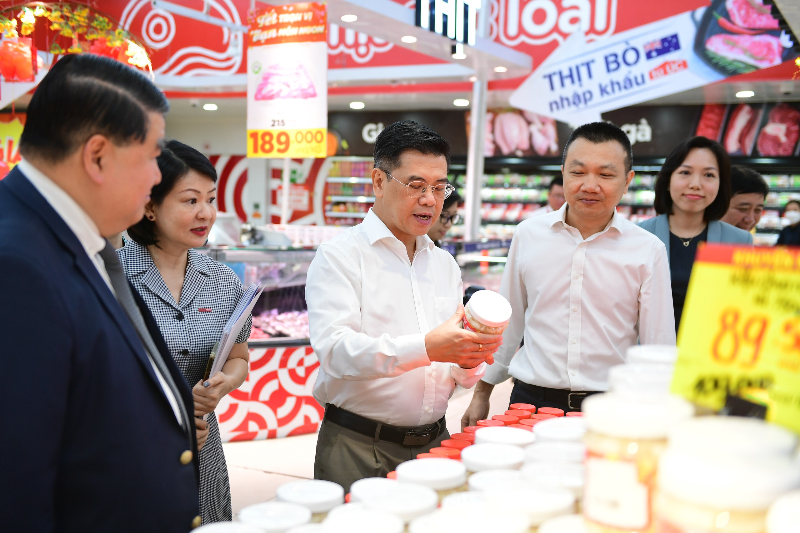 Ph&oacute; Chủ tịch UBND TP HCM y&ecirc;u cầu si&ecirc;u thị bảo đảm "3 kh&ocirc;ng sợ" cho người d&acirc;n dịp Tết- Ảnh 1.