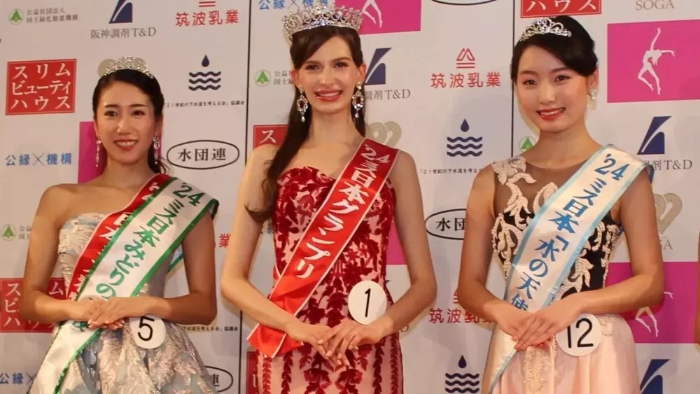 Hoa hậu "tiểu tam" c&oacute; nguy cơ bị tước vương miện?- Ảnh 2.