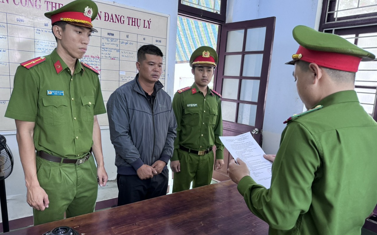 Khởi tố tài xế lao xe xuống vực trên cao tốc làm 2 người tử vong
