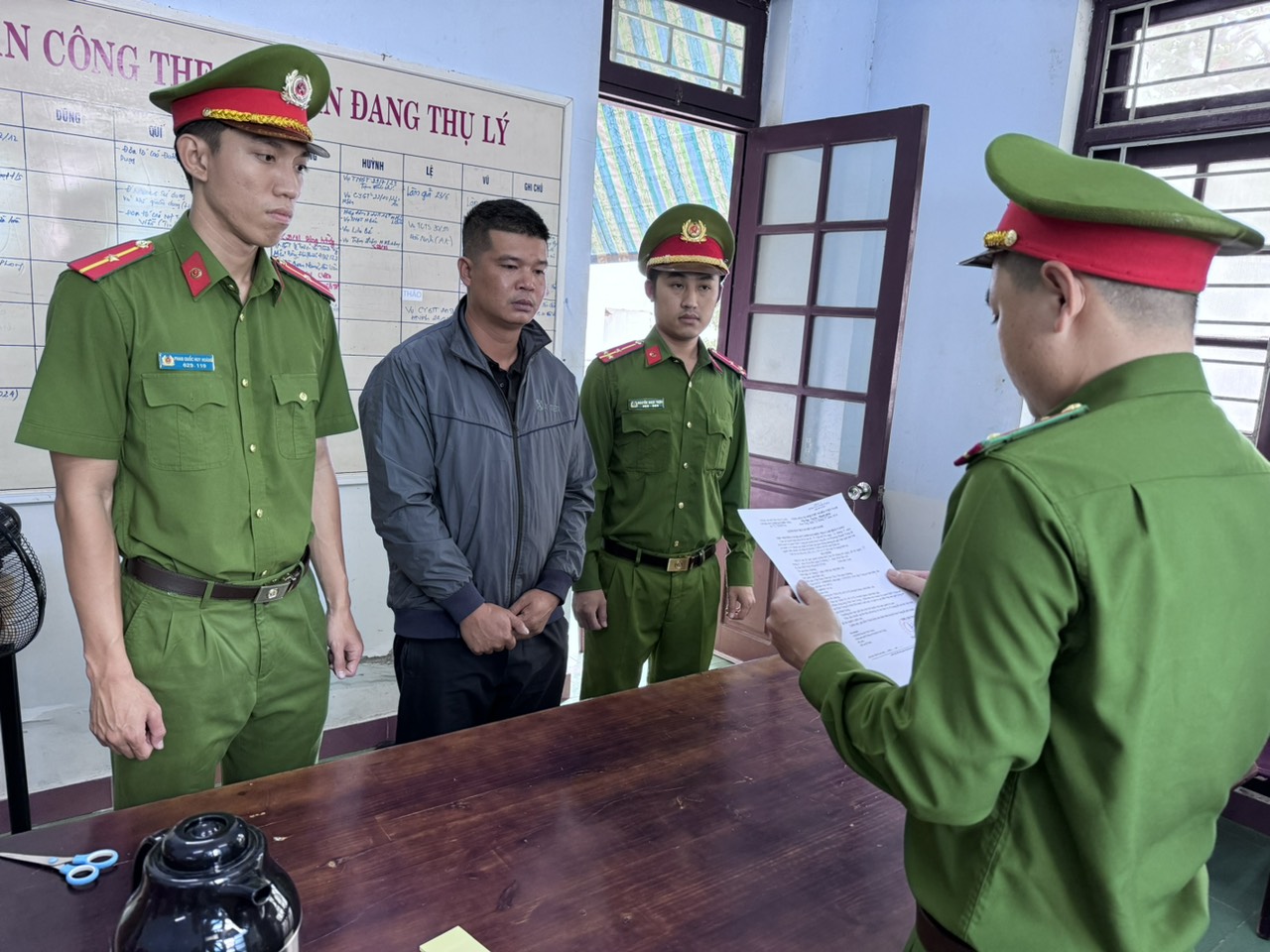 Khởi tố t&agrave;i xế lao xe xuống vực tr&ecirc;n cao tốc l&agrave;m 2 người tử vong- Ảnh 1.