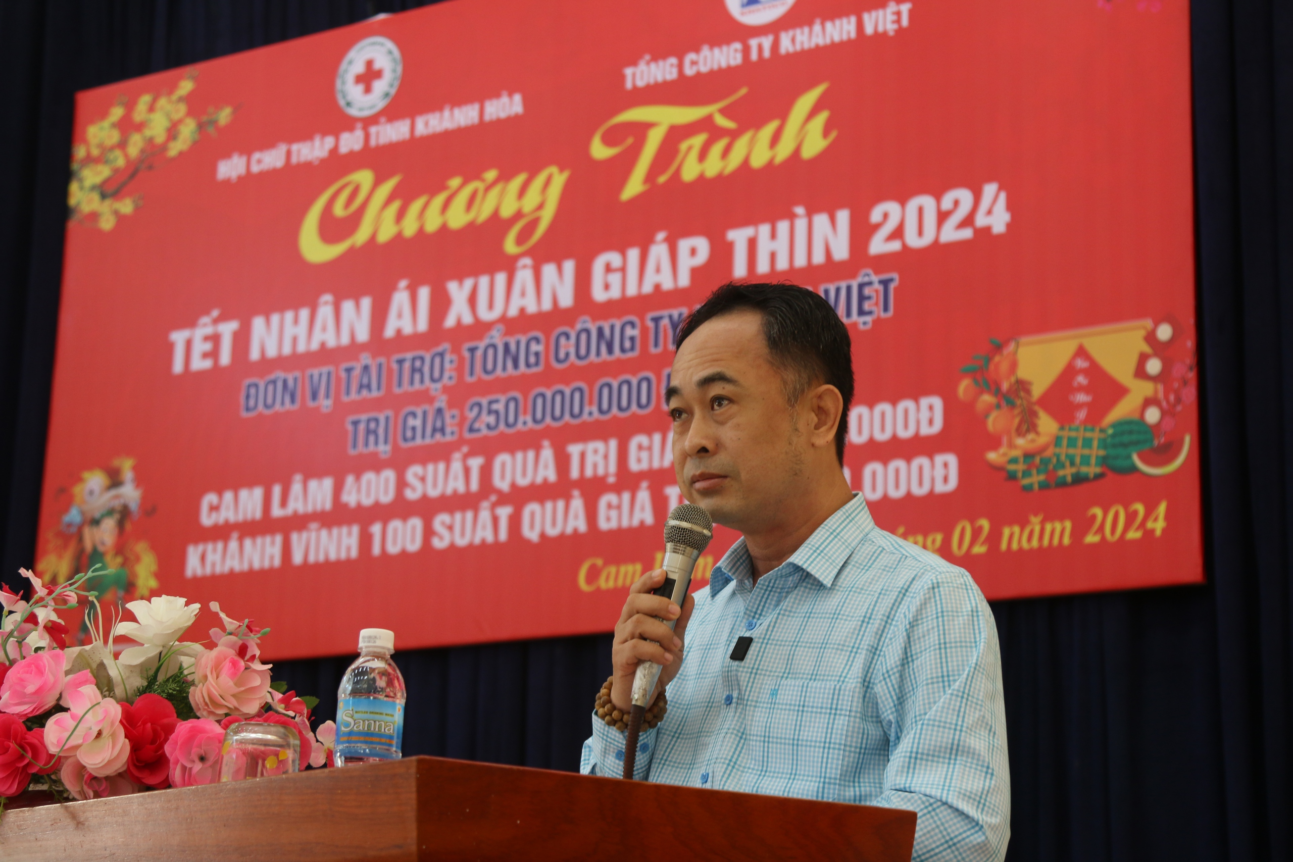 Tổng C&ocirc;ng ty Kh&aacute;nh Việt hỗ trợ người c&oacute; ho&agrave;n cảnh kh&oacute; khăn- Ảnh 1.