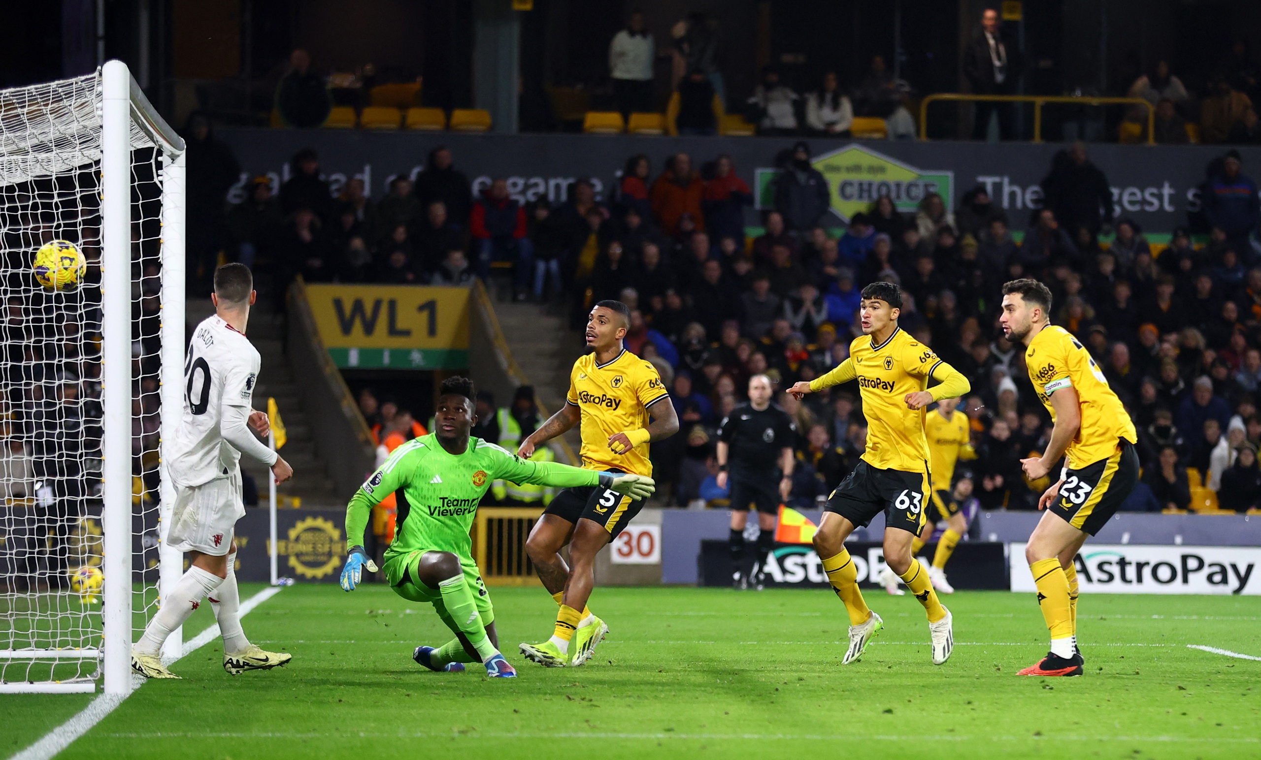 Rượt đuổi nghẹt thở, Man United hạ chủ nh&agrave; Wolverhampton ph&uacute;t 90+7- Ảnh 6.