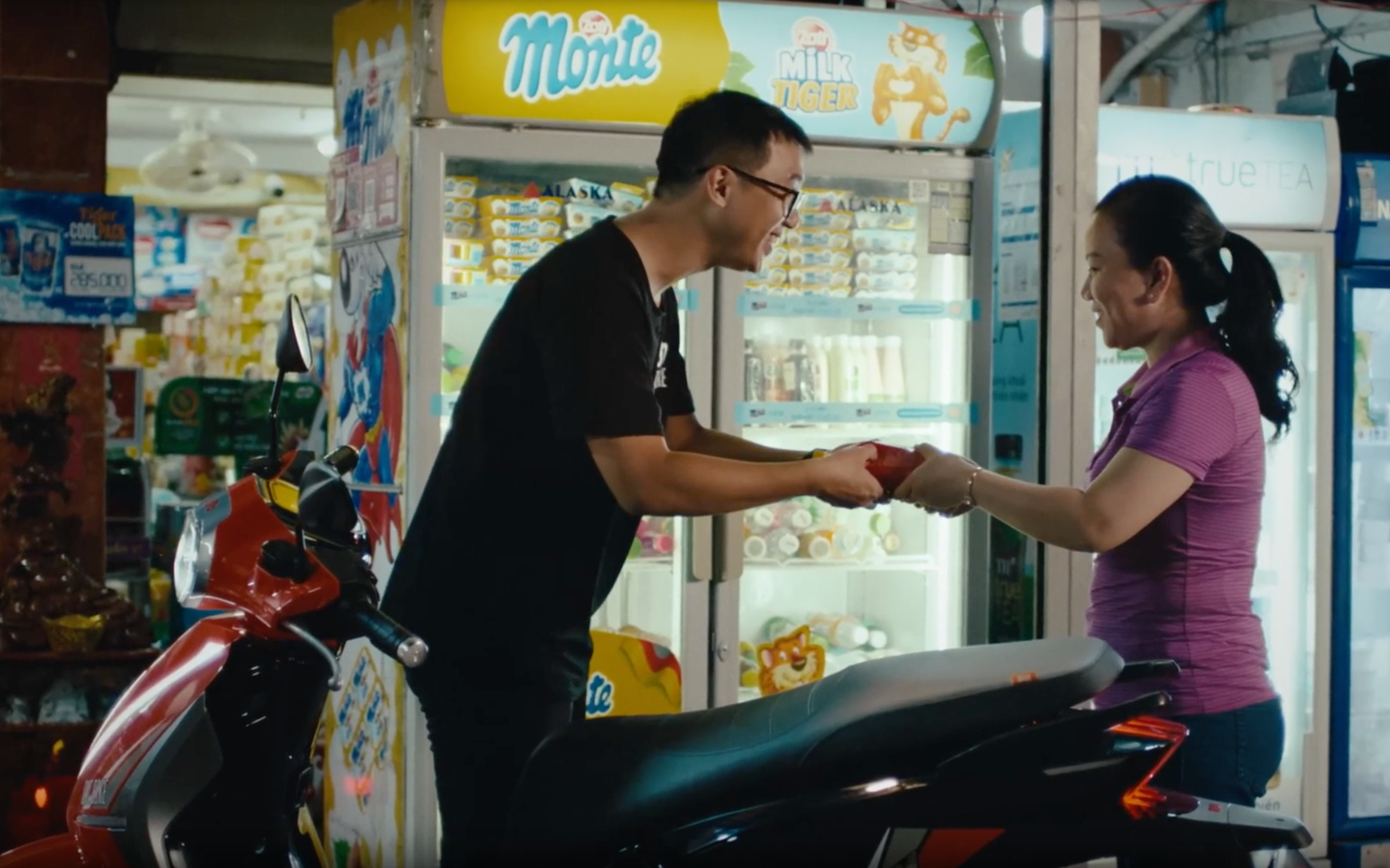 Dịch vụ phát điện miễn phí cho hộ kinh doanh nhỏ từ cộng đồng Dat Bikers
