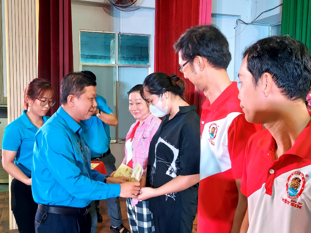 Tết ấm áp, trọn vẹn cho người lao động khó khăn- Ảnh 4.