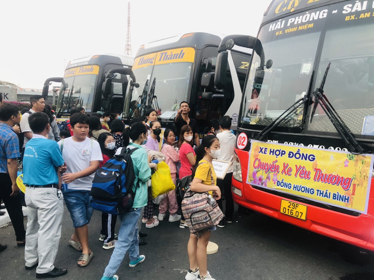 Chuyến xe y&ecirc;u thương chở đồng hương Th&aacute;i B&igrave;nh về qu&ecirc; đ&oacute;n Tết- Ảnh 4.