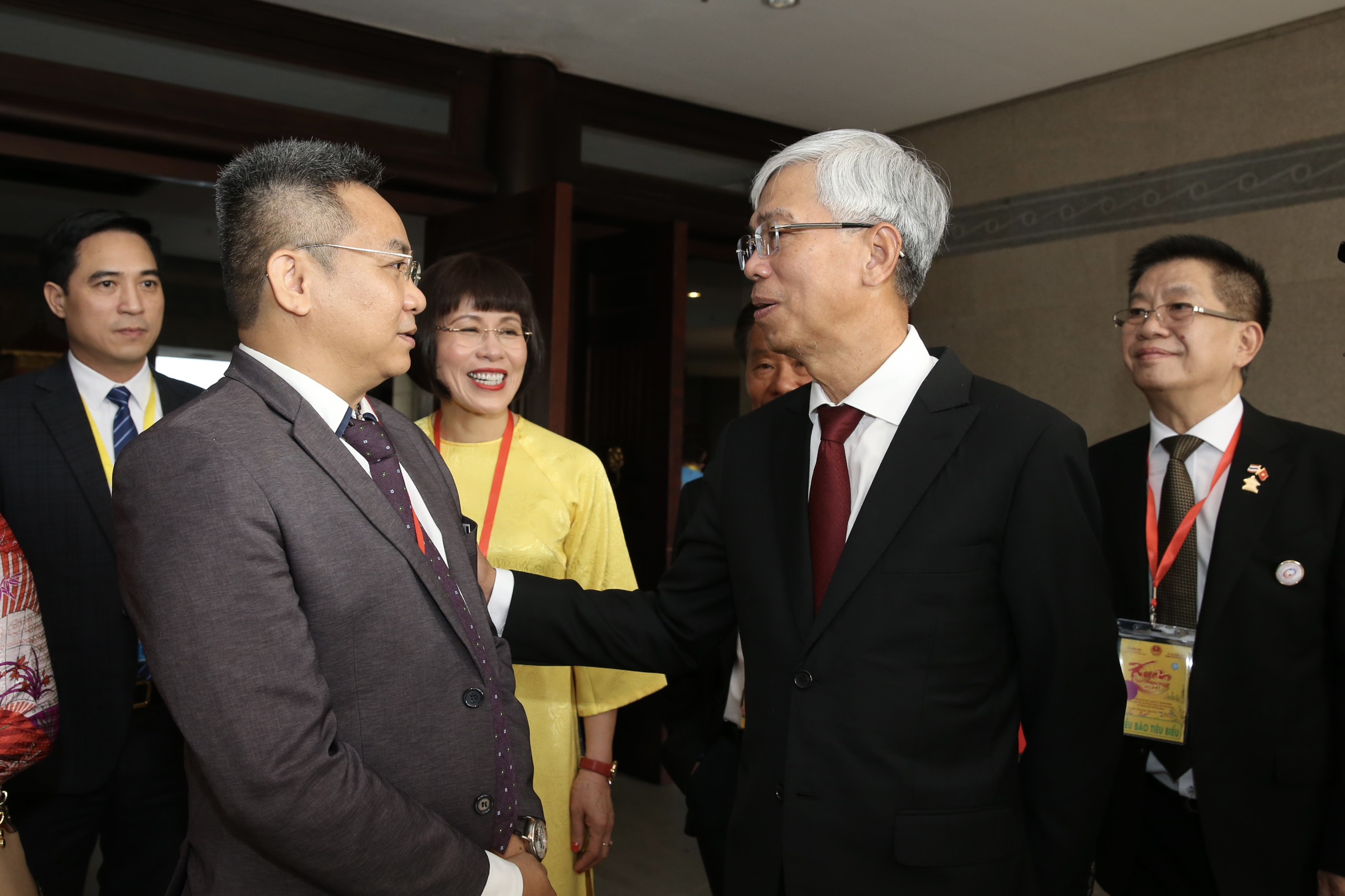 Đoàn đại biểu kiều bào dâng hương, dâng hoa các Vua Hùng- Ảnh 10.