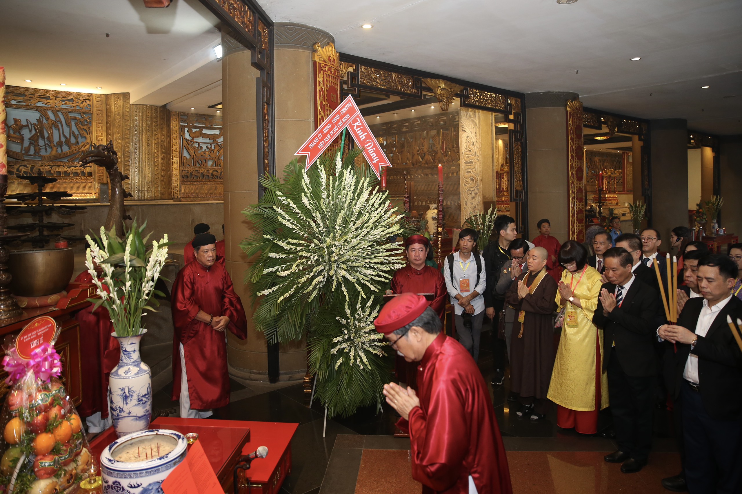 Đoàn đại biểu kiều bào dâng hương, dâng hoa các Vua Hùng- Ảnh 11.