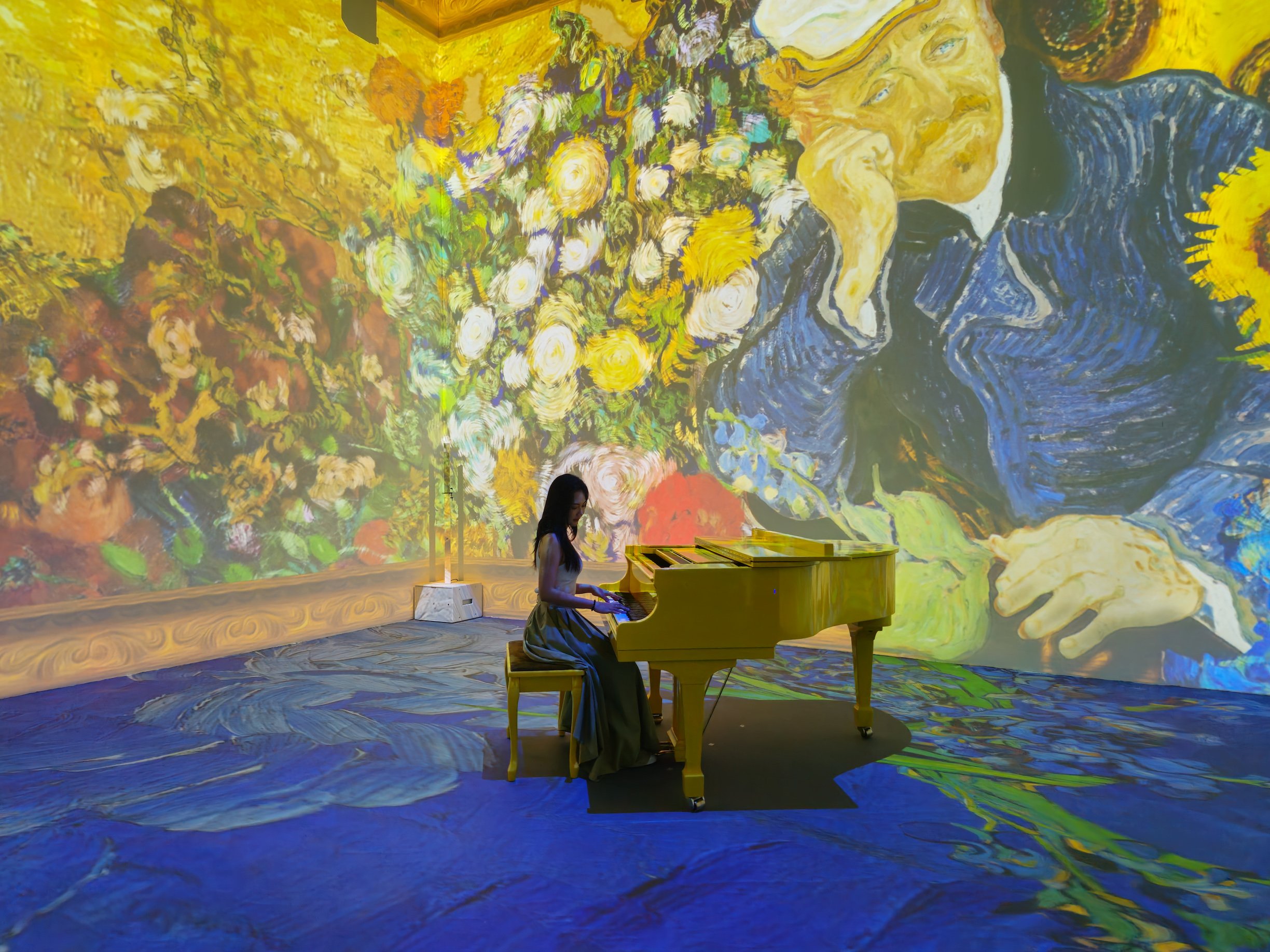 X&uacute;c cảm trải nghiệm sẽ th&ecirc;m phần thăng hoa cho&aacute;ng ngợp với việc ra mắt kh&ocirc;ng gian Van Gogh Immersive 720 ở ngo&agrave;i trời