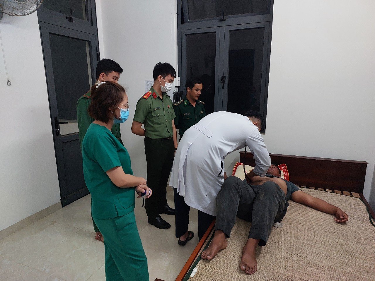 Một t&agrave;u nước ngo&agrave;i bị ph&aacute; nước, ch&igrave;m gần C&ocirc;n Đảo- Ảnh 2.