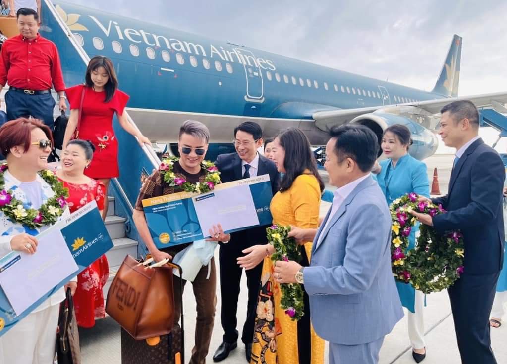 -Tỉnh Khánh Hòa đón chuyến bay đầu năm Giáp Thìn VN1340 từ Tp. Hồ Chí Minh