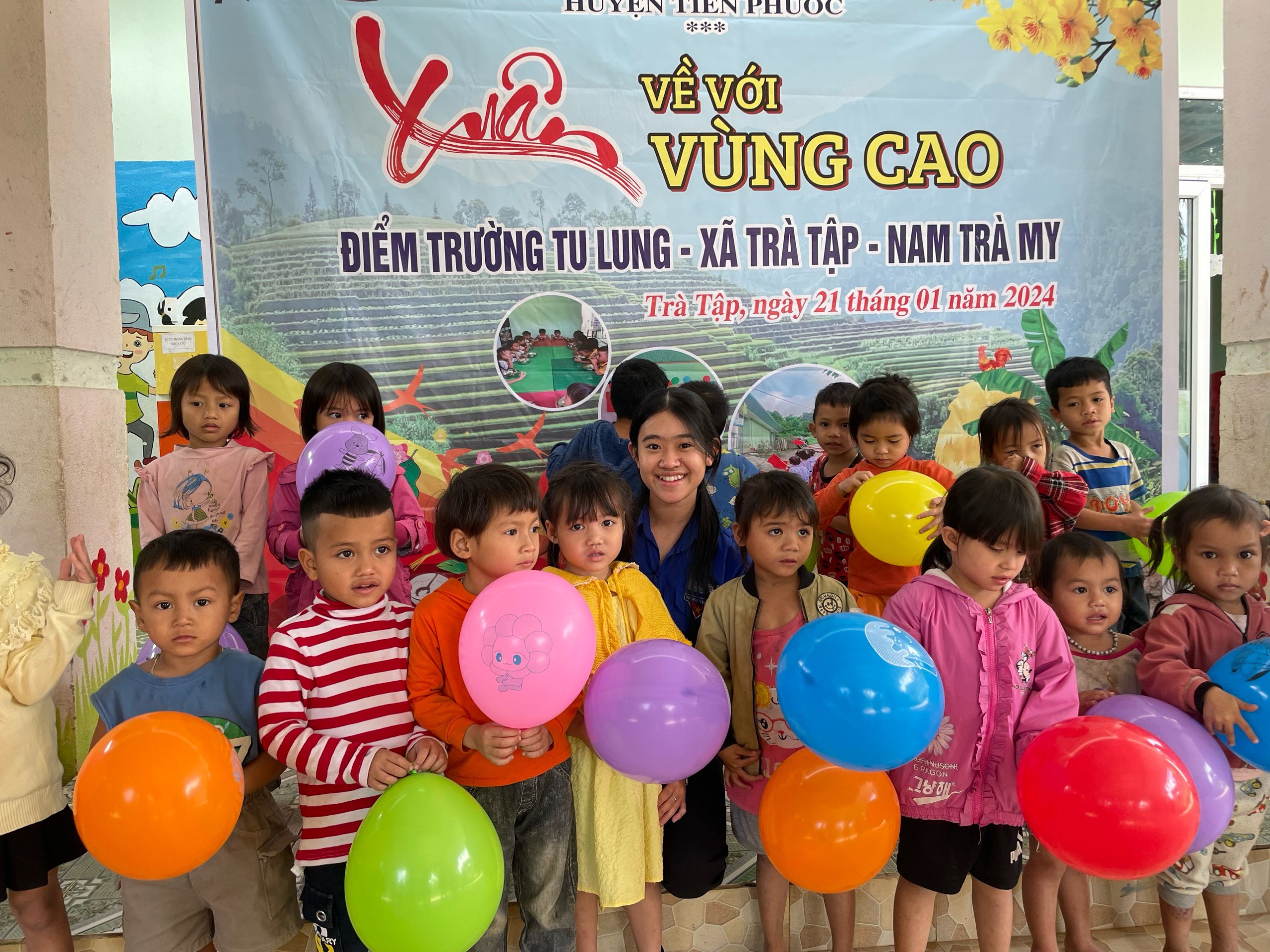 "Xuân sum vầy - Tết sẻ chia": Xuân ấm áp ở nóc Tu Lung- Ảnh 5.