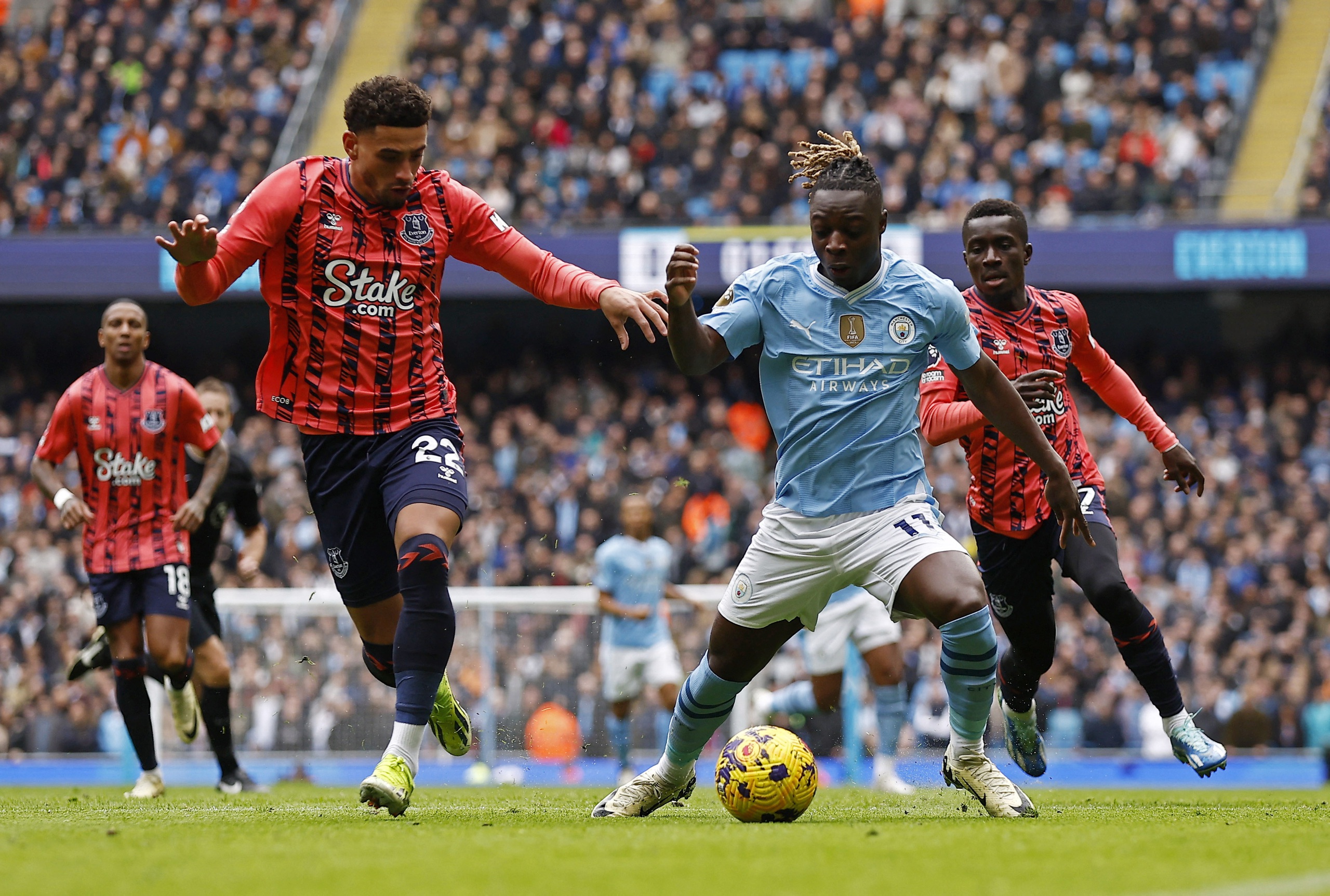 "Quái kiệt" Haaland tỏa sáng, Man City tái chiếm ngôi đầu Ngoại hạng - Ảnh 1.