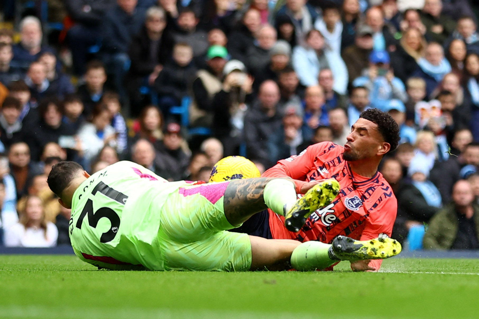 "Quái kiệt" Haaland tỏa sáng, Man City tái chiếm ngôi đầu Ngoại hạng - Ảnh 2.