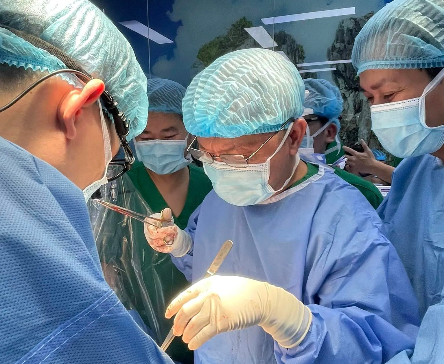 C&ocirc; g&aacute;i trẻ được gh&eacute;p phổi, t&aacute;i sinh sự sống ng&agrave;y đầu năm mới- Ảnh 3.