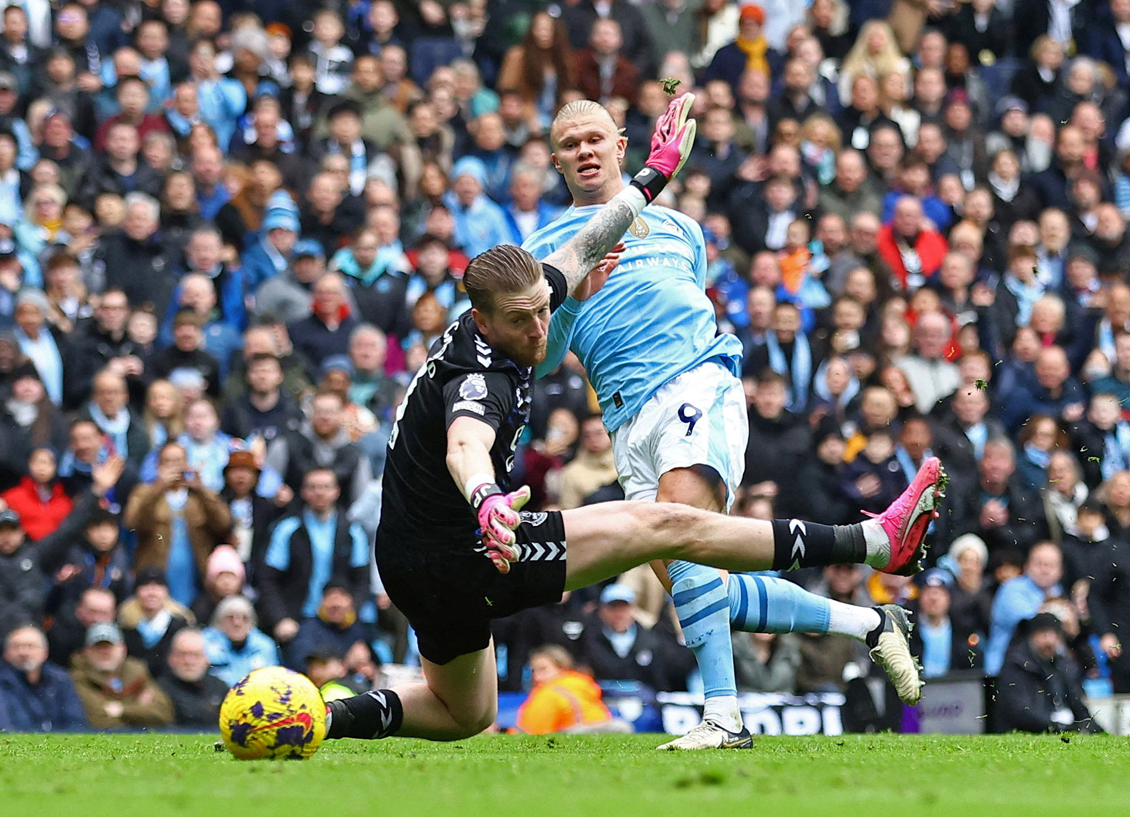 "Quái kiệt" Haaland tỏa sáng, Man City tái chiếm ngôi đầu Ngoại hạng - Ảnh 4.