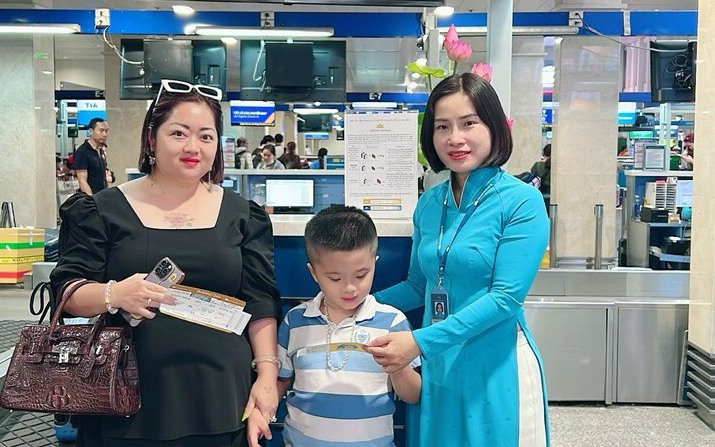 Người âm thầm nâng cánh những chuyến bay mùa xuân
