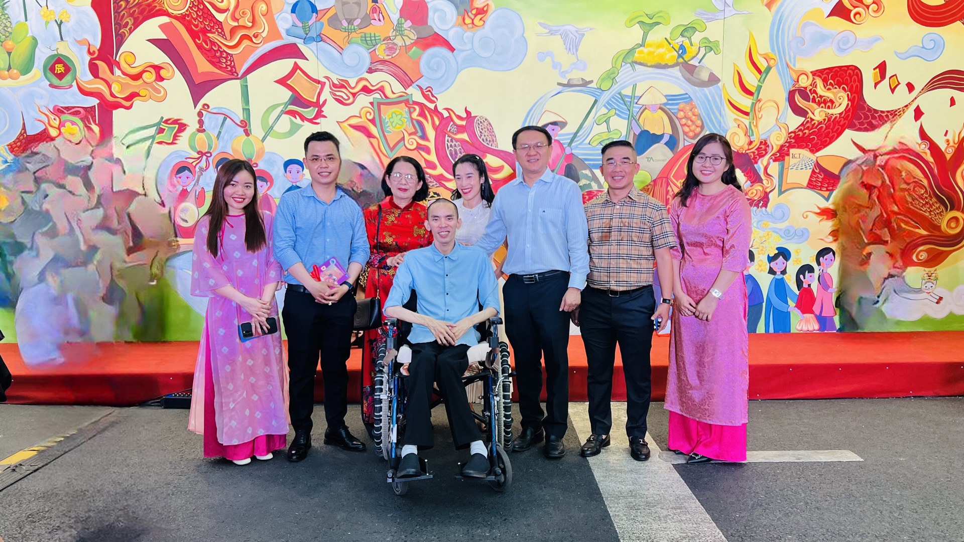 Sôi nổi lì xì sách đầu xuân - Ảnh 5.