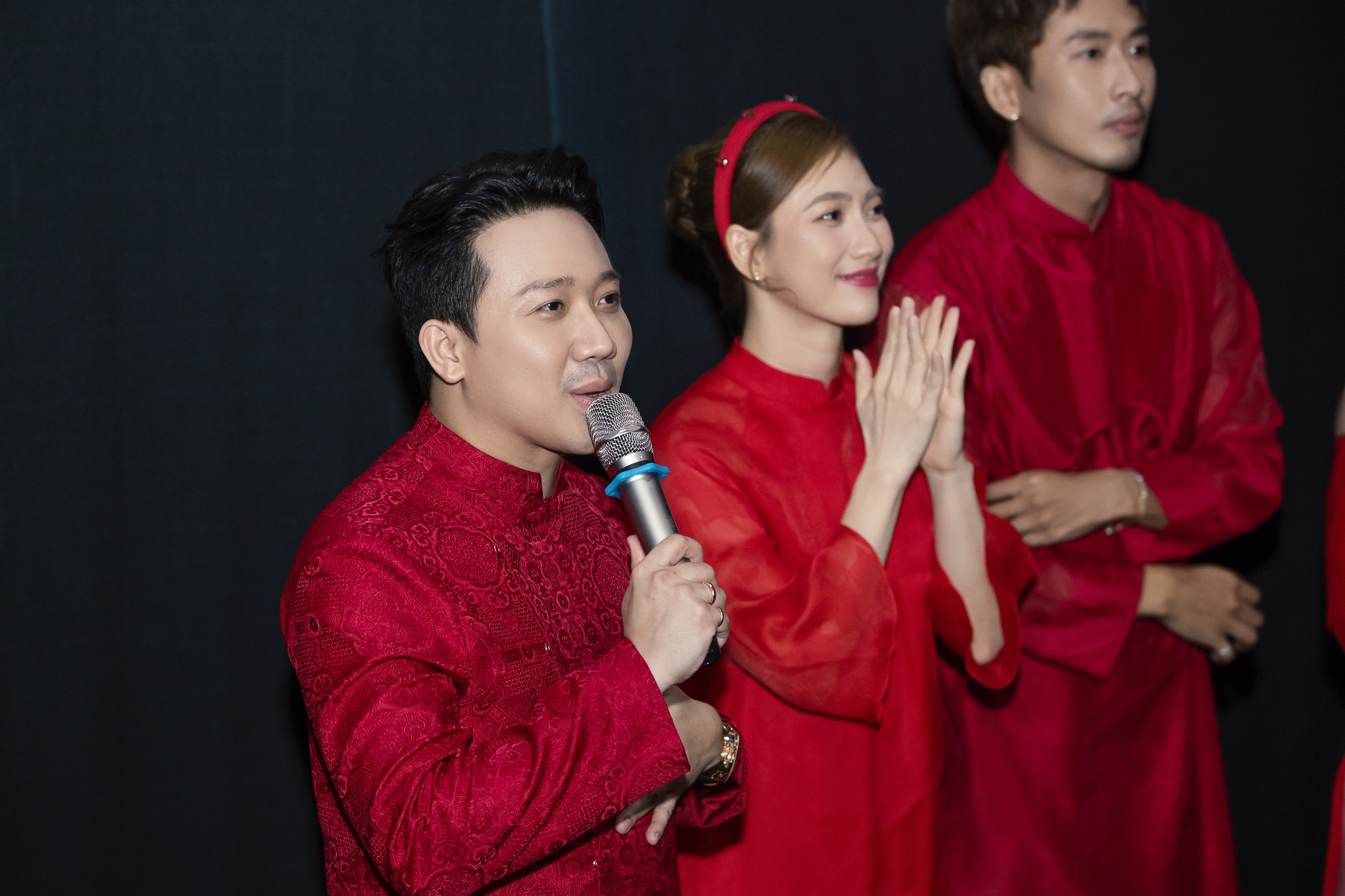 Phim "Sáng đèn" dời lịch chiếu, "Mai" của Trấn Thành lập kỷ lục- Ảnh 4.
