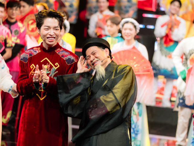 Quang Thắng, Vân Dung tung hứng duyên dáng trong "Gala cười"
- Ảnh 5.