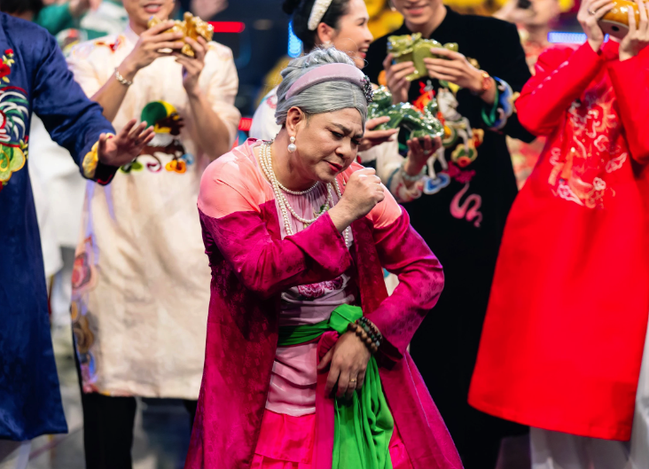 Quang Thắng, Vân Dung tung hứng duyên dáng trong "Gala cười"
- Ảnh 2.