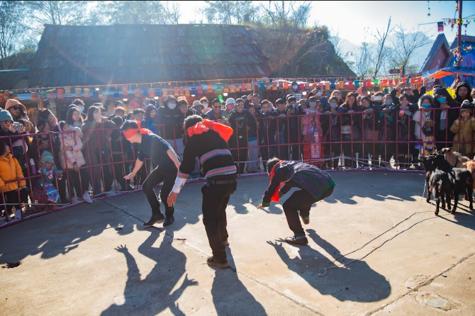 Du khách đổ về Sa Pa, khách sạn "cháy" phòng- Ảnh 3.