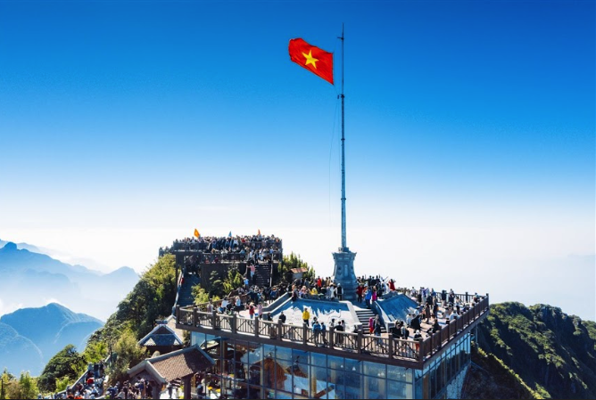 Du khách đổ về Sa Pa, khách sạn "cháy" phòng- Ảnh 1.