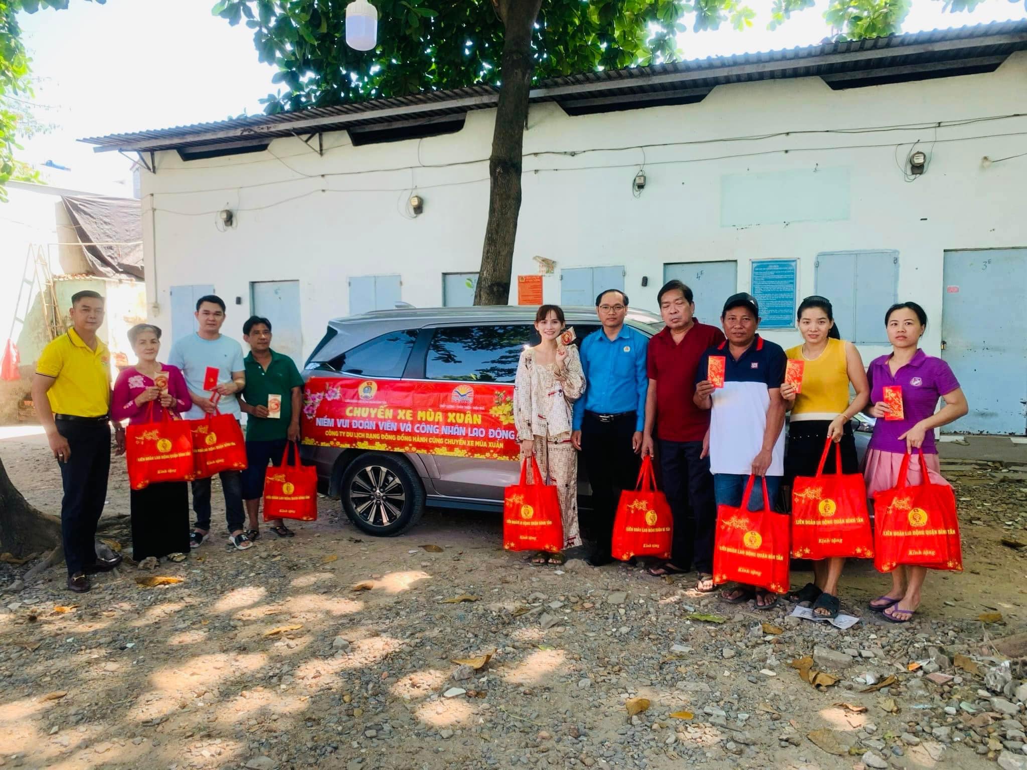 Lãnh đạo LĐLĐ TP HCM vui Tết cùng công nhân ở trọ- Ảnh 5.