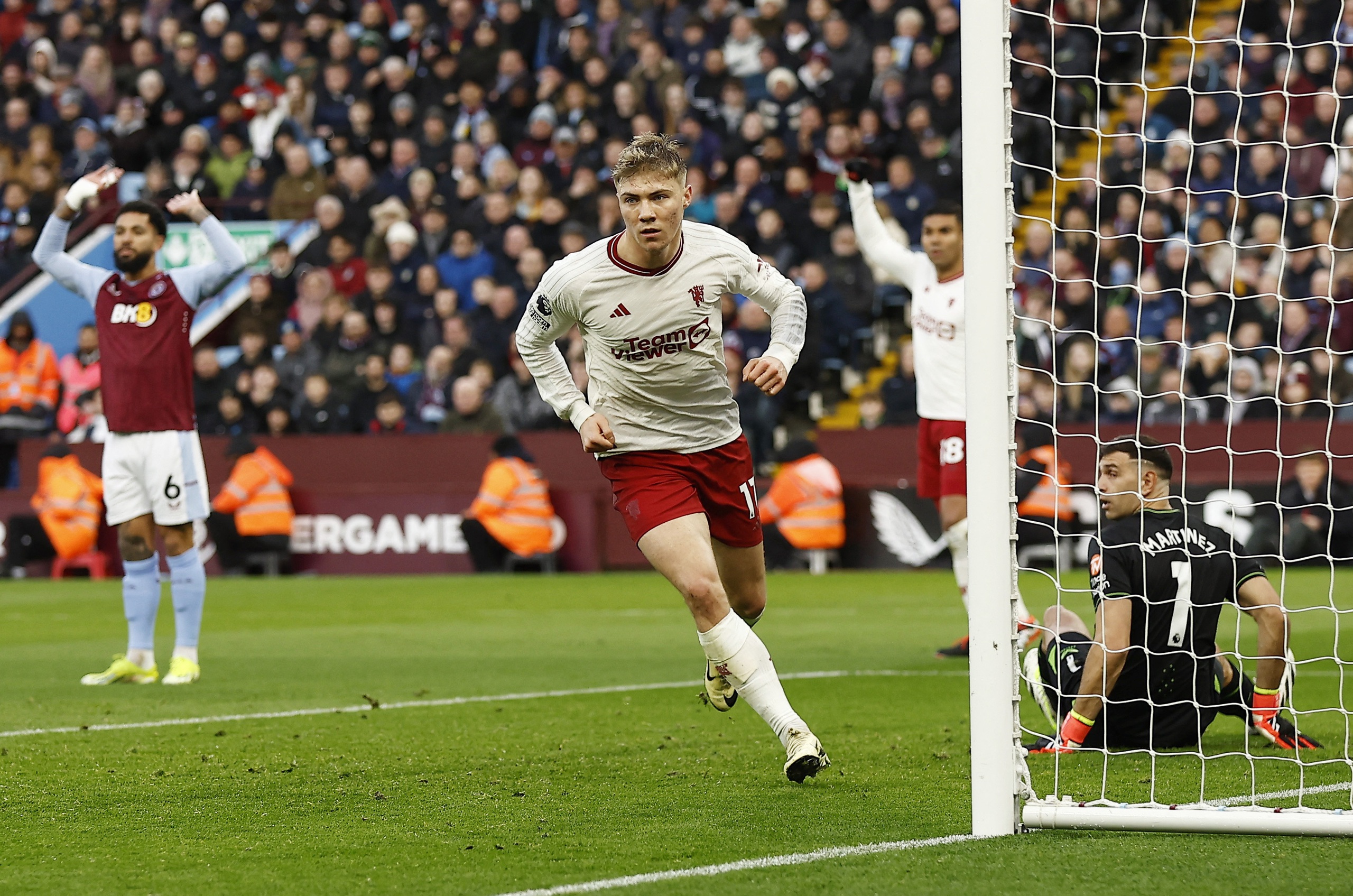 Arsenal "đ&aacute;nh tennis" tại London, Man United thắng nghẹt thở với McTominay- Ảnh 6.