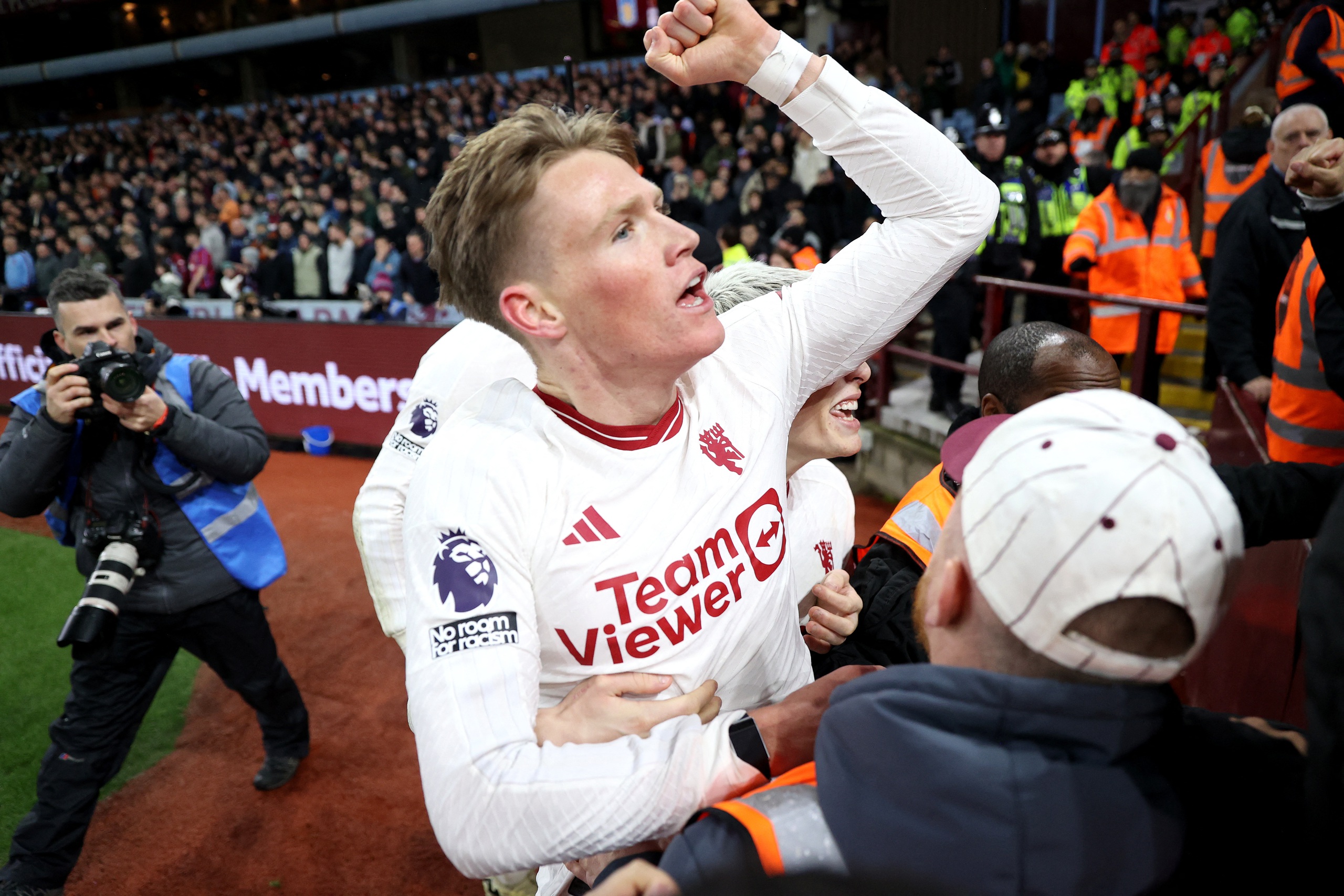 Khi "si&ecirc;u dự bị" McTominay v&agrave; Hojlund th&agrave;nh "thần t&agrave;i" của Man United - Ảnh 3.
