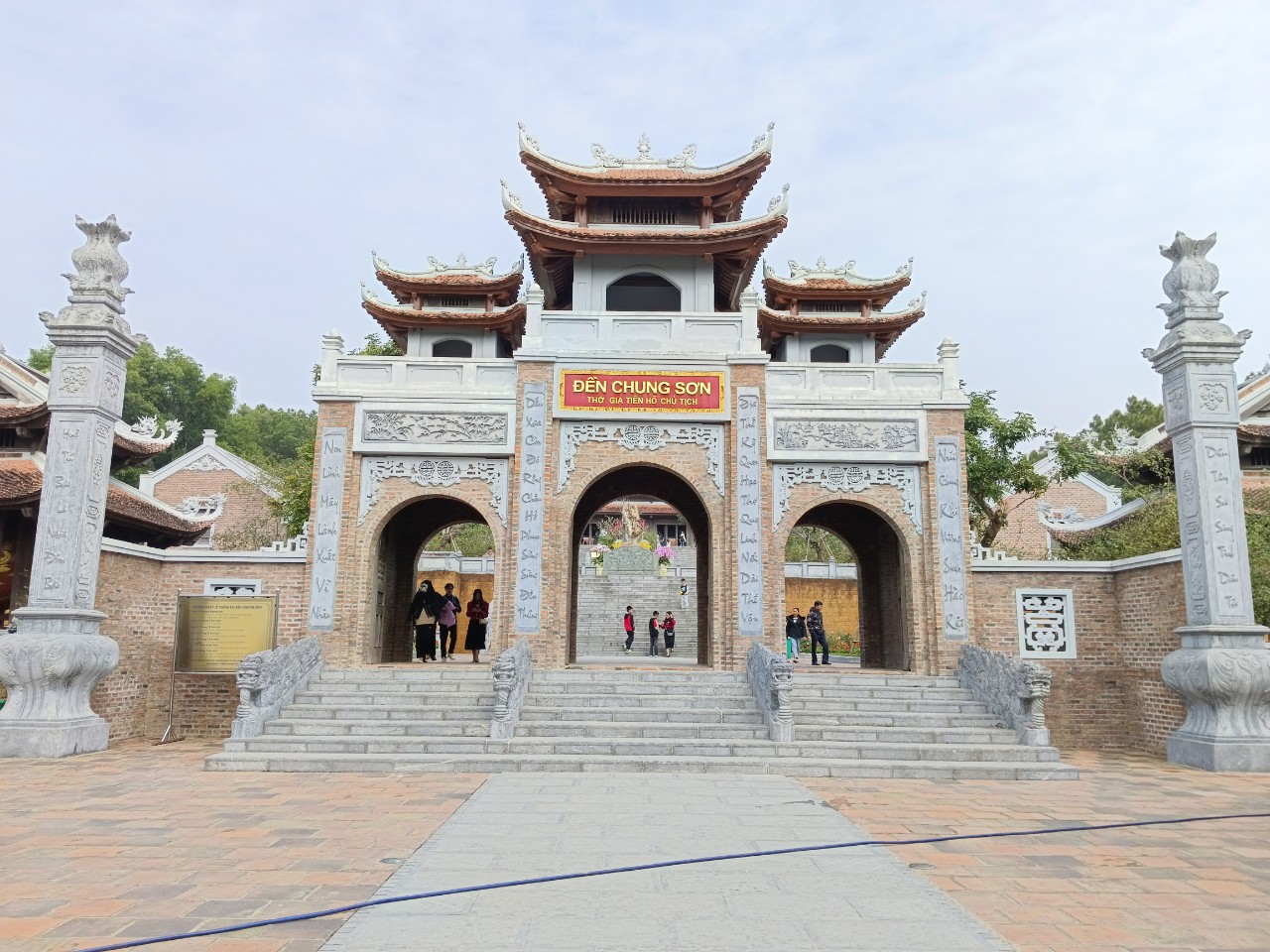 Đền Chung Sơn, điểm đến linh thiêng đầu năm- Ảnh 1.