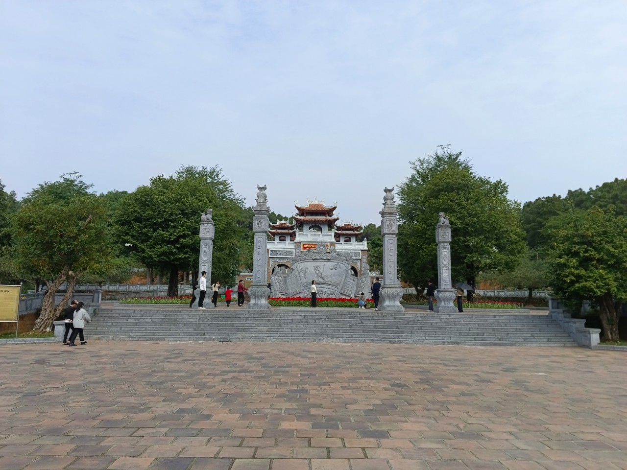 Đền Chung Sơn, điểm đến linh thiêng đầu năm- Ảnh 2.