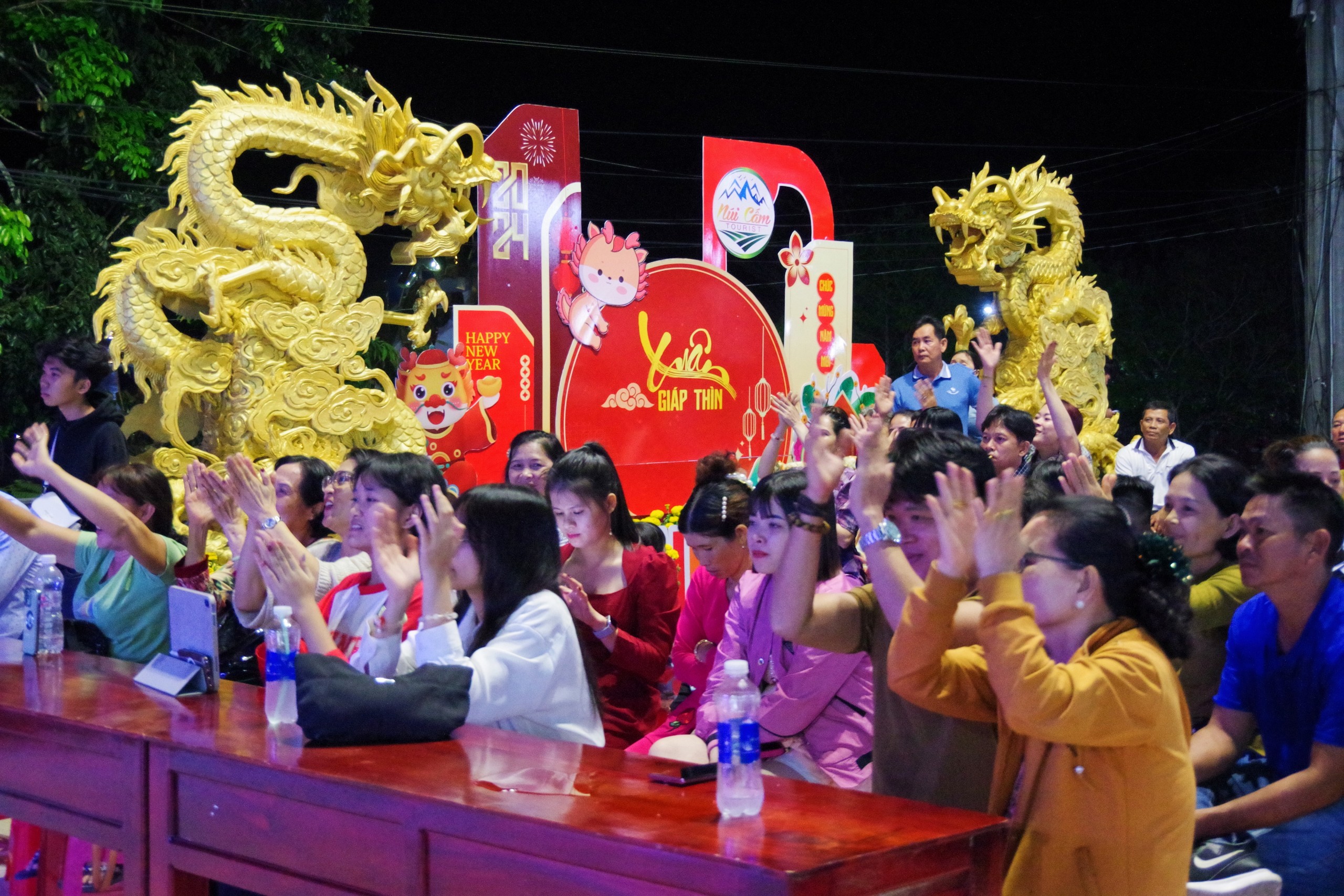 Ng&agrave;y Tết dạo chơi tr&ecirc;n &ldquo;n&oacute;c nh&agrave;&rdquo; của miền T&acirc;y- Ảnh 18.