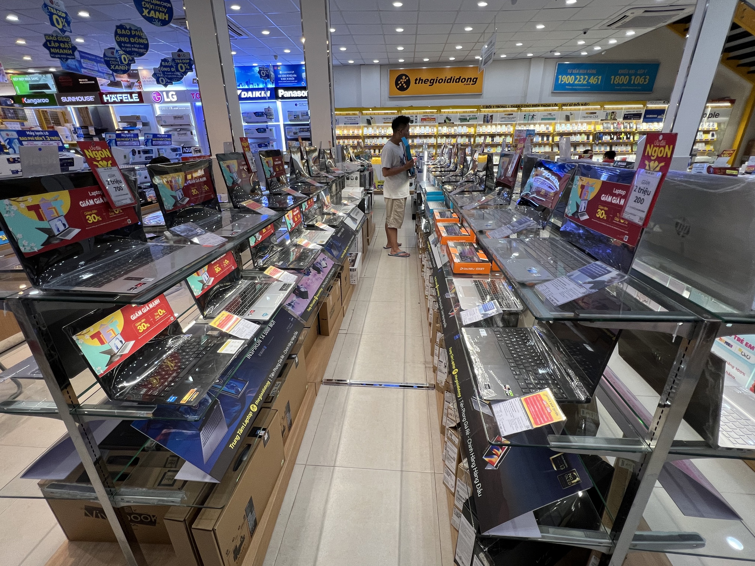 Cuộc chiến gi&aacute; v&agrave; l&agrave;n s&oacute;ng đ&oacute;ng cửa shop điện m&aacute;y - c&ocirc;ng nghệ k&eacute;o d&agrave;i tới khi n&agrave;o?- Ảnh 3.