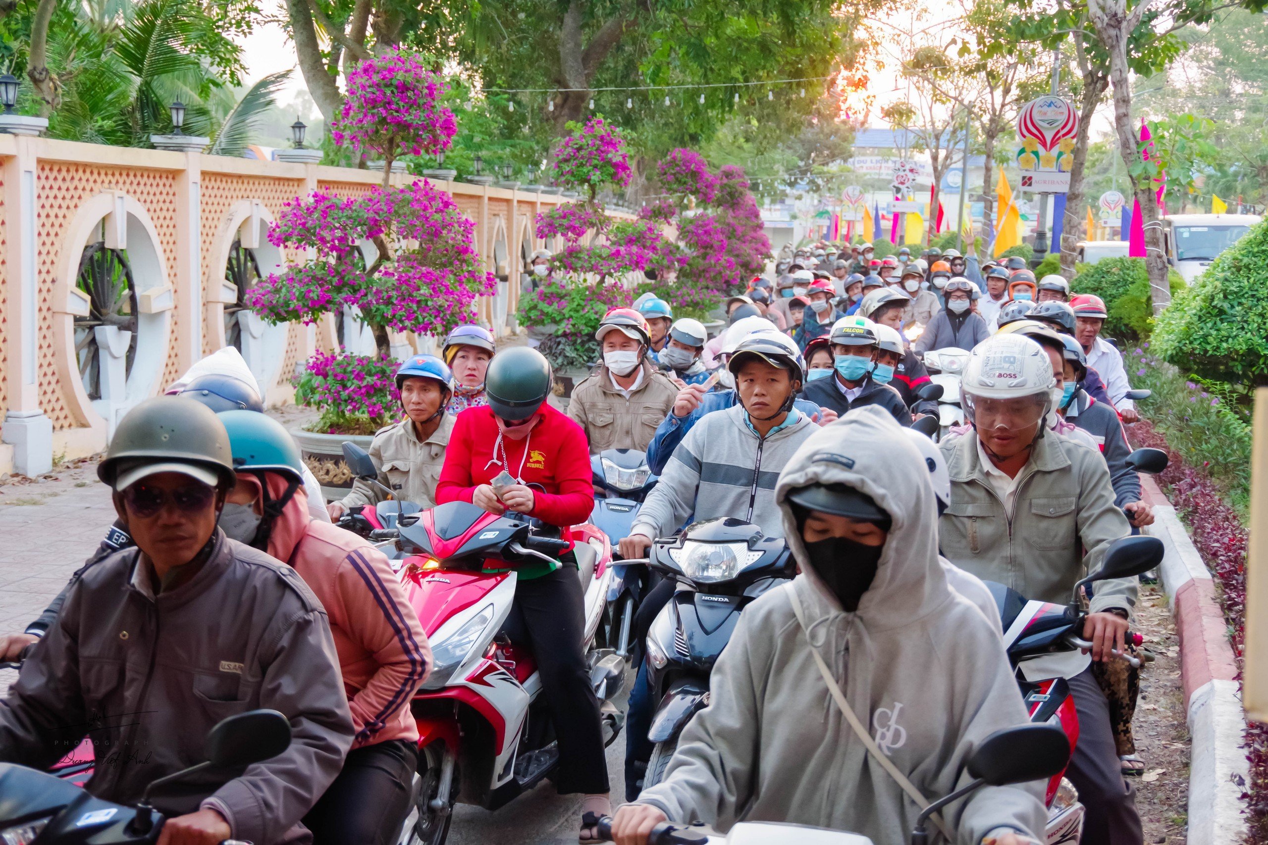 Ng&agrave;y Tết dạo chơi tr&ecirc;n &ldquo;n&oacute;c nh&agrave;&rdquo; của miền T&acirc;y- Ảnh 2.