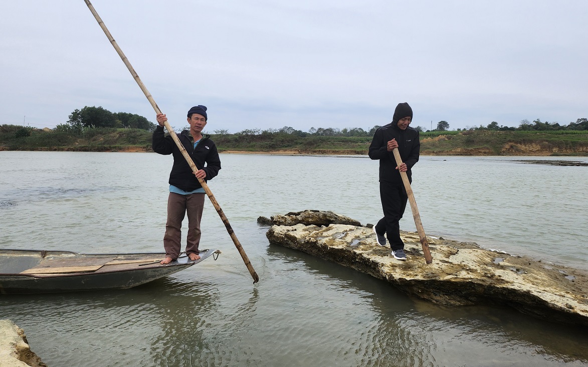 Bí ẩn vật thể nghi mộ hoàng thái hậu dưới đáy sông Chu