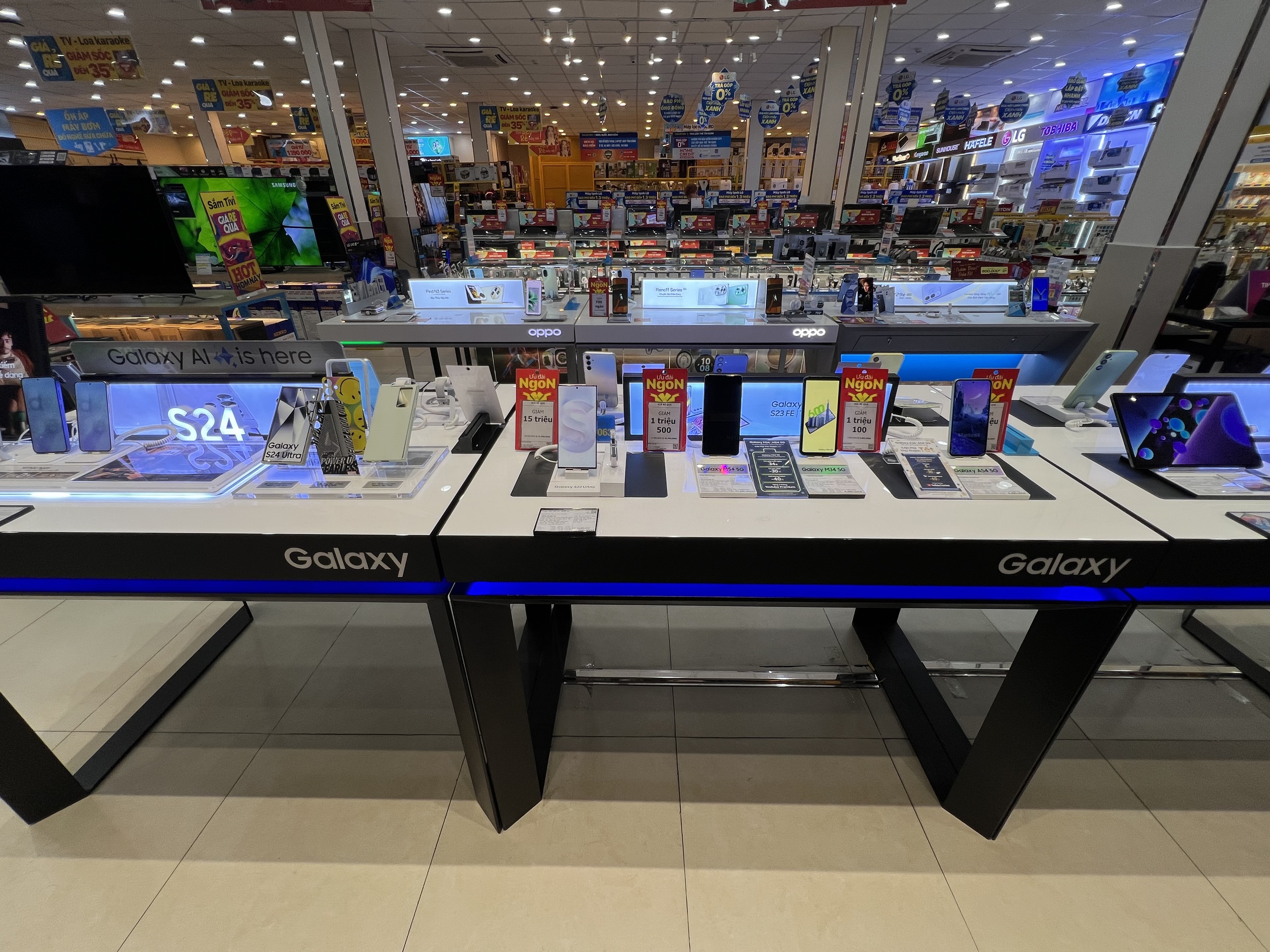 Cuộc chiến gi&aacute; v&agrave; l&agrave;n s&oacute;ng đ&oacute;ng cửa shop điện m&aacute;y - c&ocirc;ng nghệ k&eacute;o d&agrave;i tới khi n&agrave;o?- Ảnh 1.