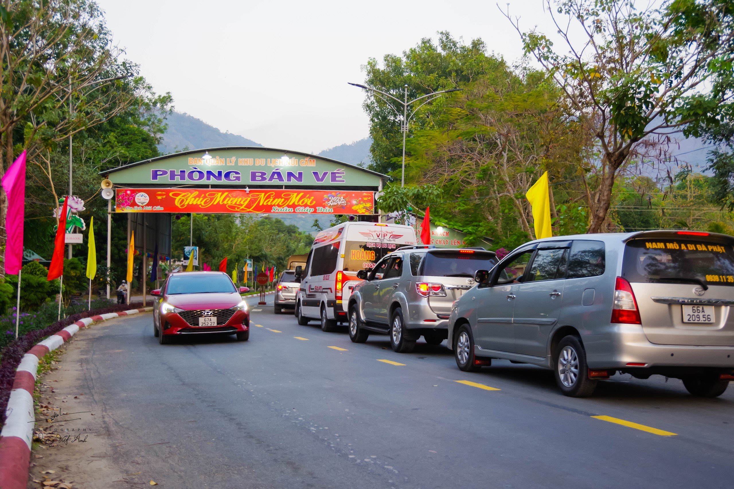 Ng&agrave;y Tết dạo chơi tr&ecirc;n &ldquo;n&oacute;c nh&agrave;&rdquo; của miền T&acirc;y- Ảnh 3.