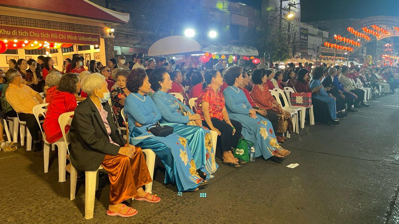C&aacute;c nghệ sĩ Tạ Minh T&acirc;m, Điền Trung, L&ecirc; Thanh Thảo mang "Tết Việt" đến kiều b&agrave;o ở Th&aacute;i Lan- Ảnh 2.