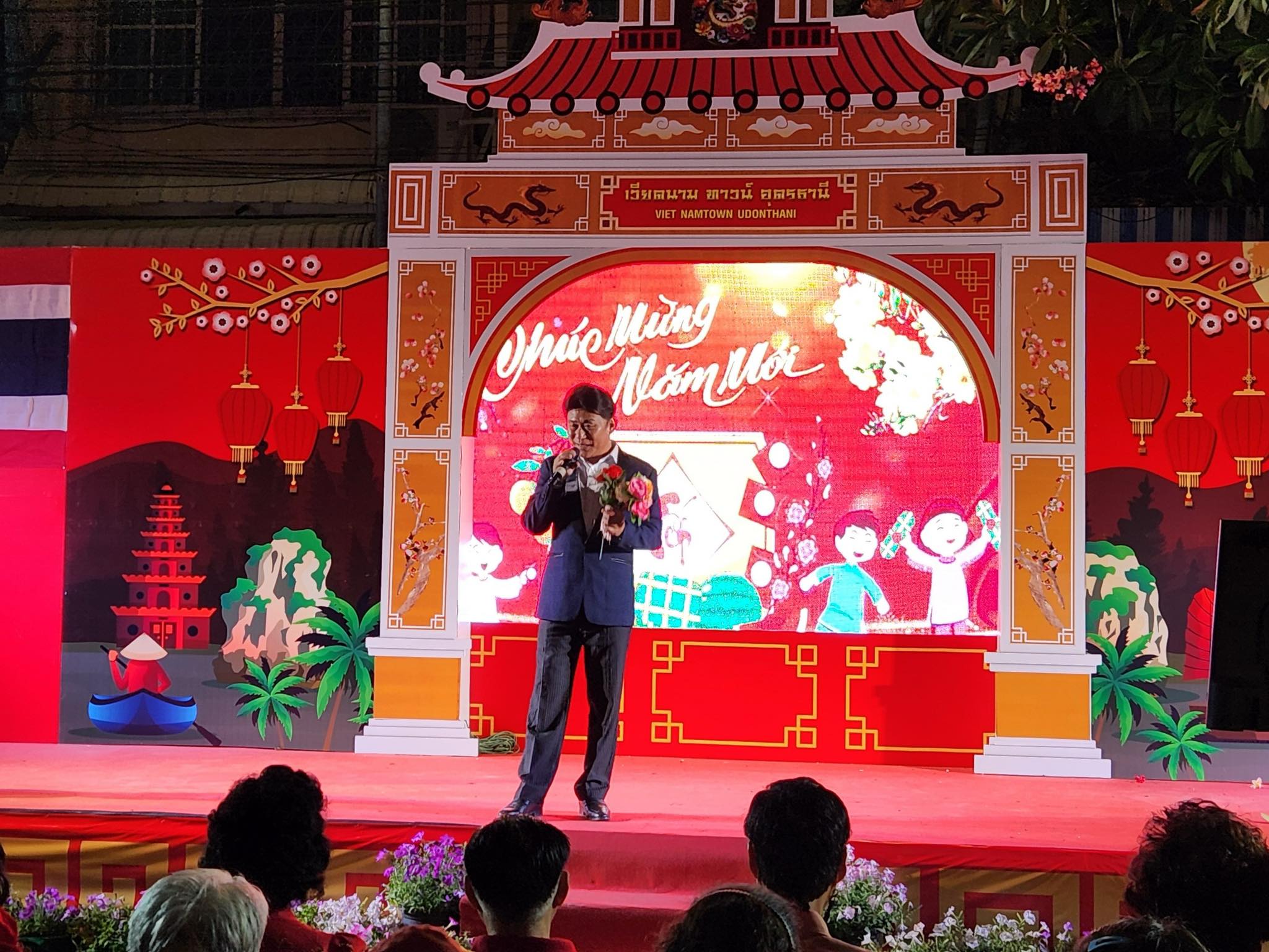 C&aacute;c nghệ sĩ Tạ Minh T&acirc;m, Điền Trung, L&ecirc; Thanh Thảo mang "Tết Việt" đến kiều b&agrave;o ở Th&aacute;i Lan- Ảnh 6.