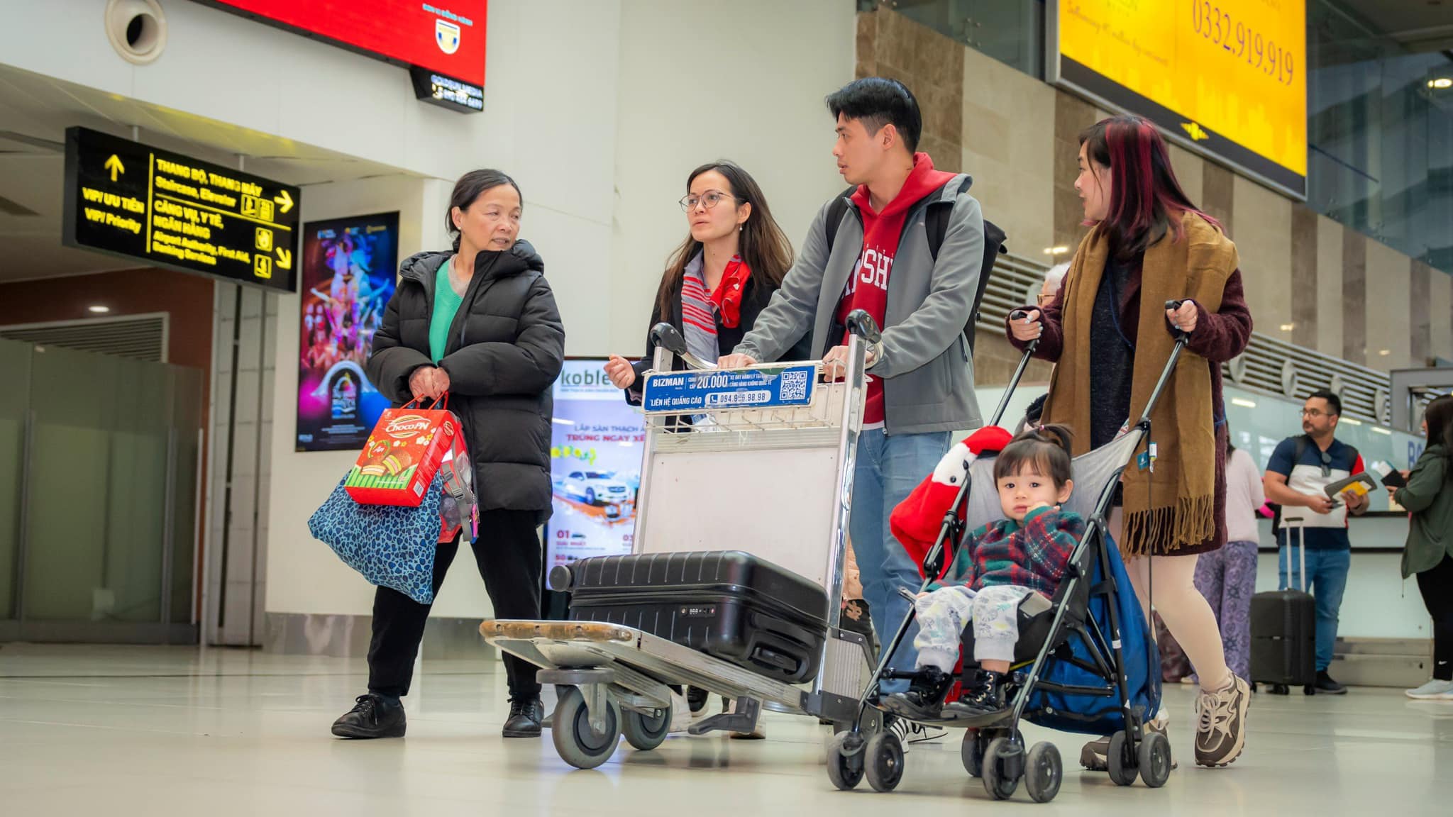 Được gi&uacute;p đỡ tại s&acirc;n bay ng&agrave;y 30 Tết, người phụ nữ l&ecirc;n mạng cảm ơn- Ảnh 13.