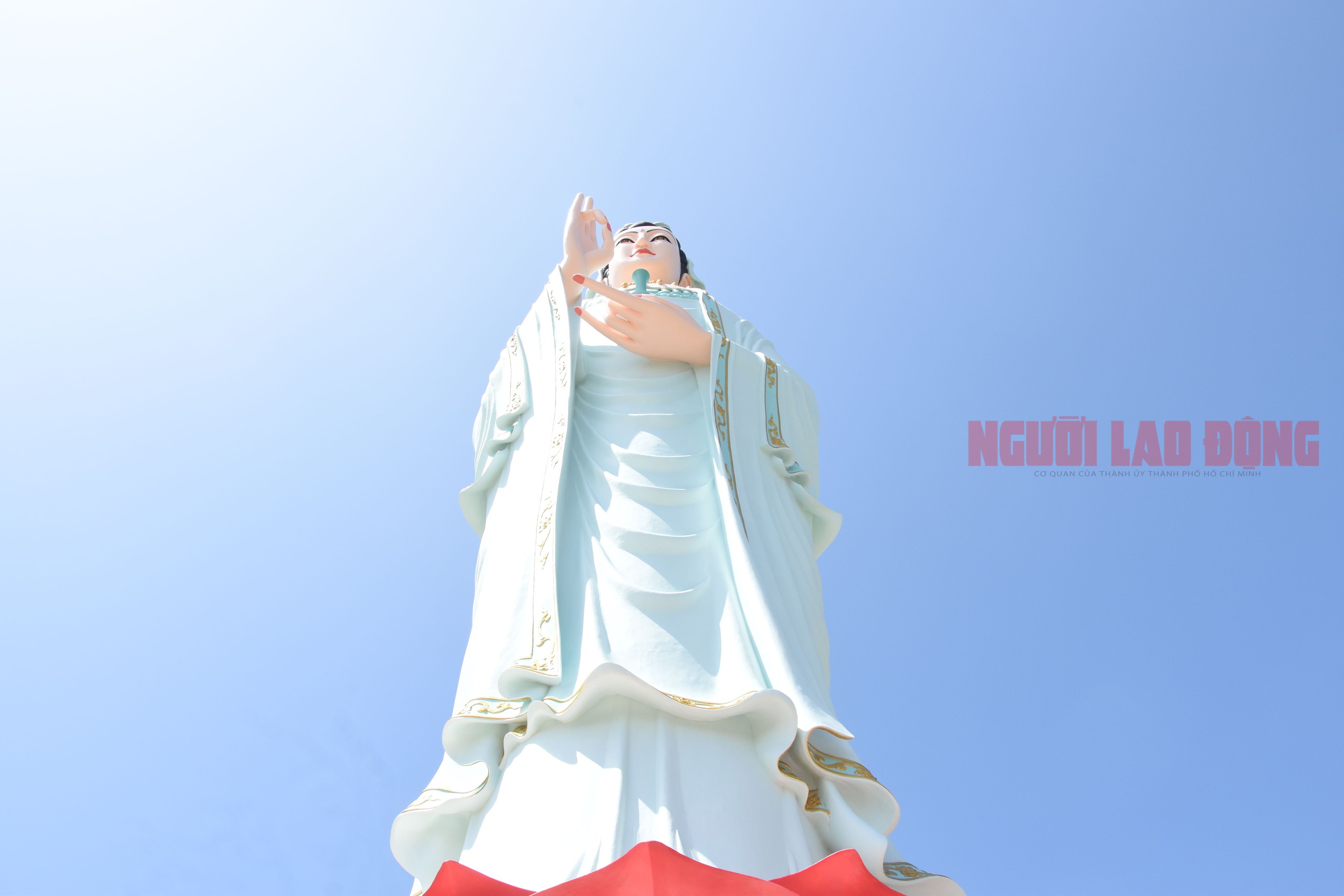 CLIP: “Biển người” đổ về ngôi chùa đặc biệt ở miền Tây- Ảnh 4.