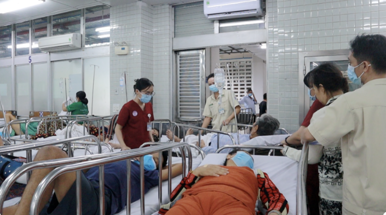 Gác Tết đoàn viên, sát cánh với bệnh nhân trong các ca trực cấp cứu- Ảnh 1.