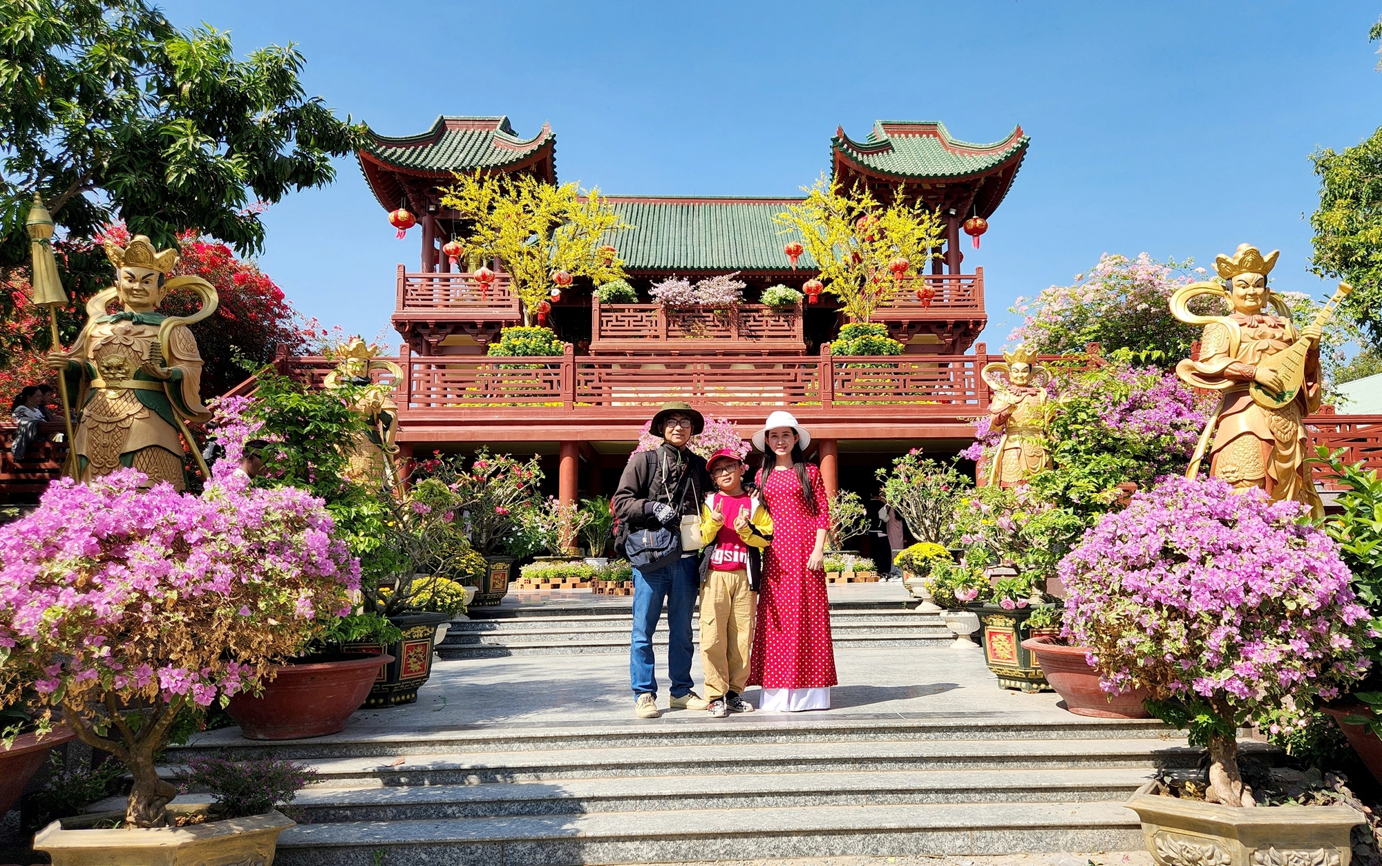 Dòng người "rồng rắn" lên Bảy Núi du xuân- Ảnh 8.