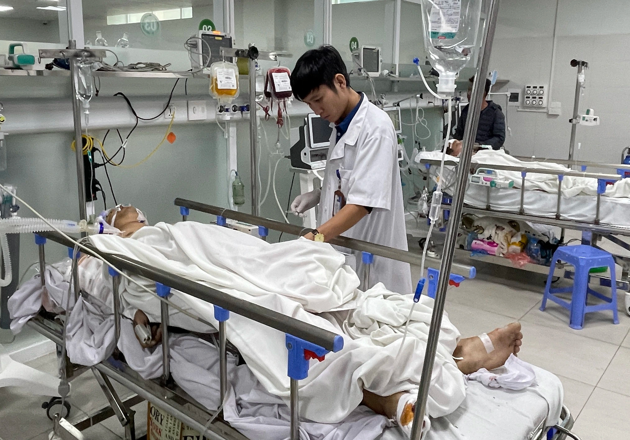 Nam thanh ni&ecirc;n nguy kịch sau bữa nhậu họp lớp ng&agrave;y Tết- Ảnh 1.