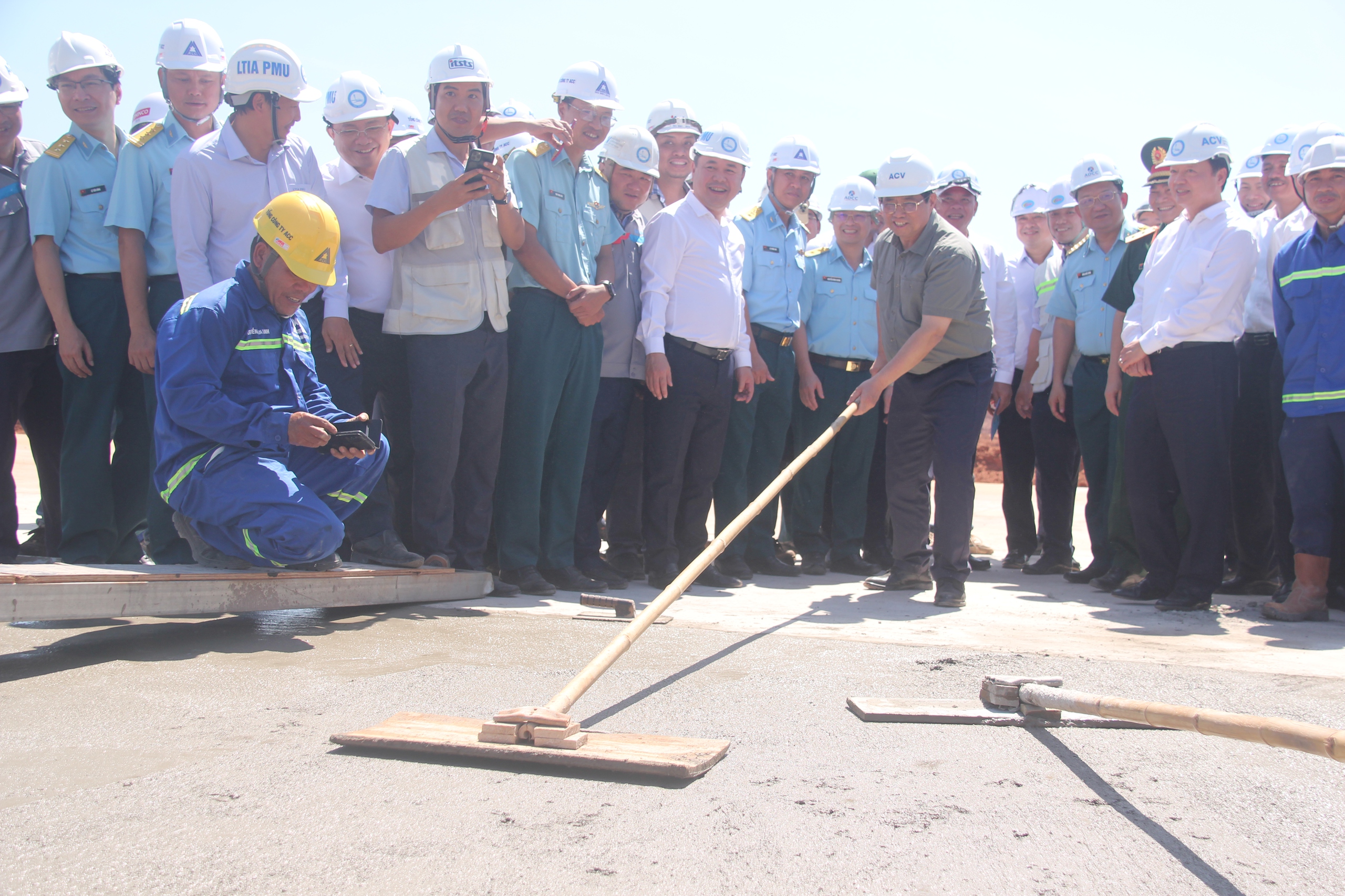 Thủ tướng Phạm Minh Ch&iacute;nh kiểm tra dự &aacute;n s&acirc;n bay Long Th&agrave;nh, đường V&agrave;nh đai 3 TP HCM- Ảnh 3.